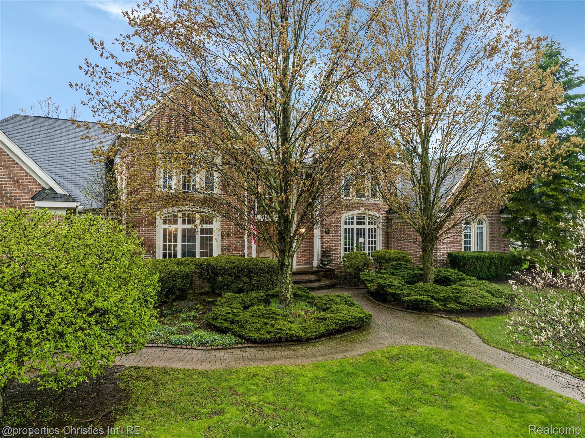 49382 Woodway Drive