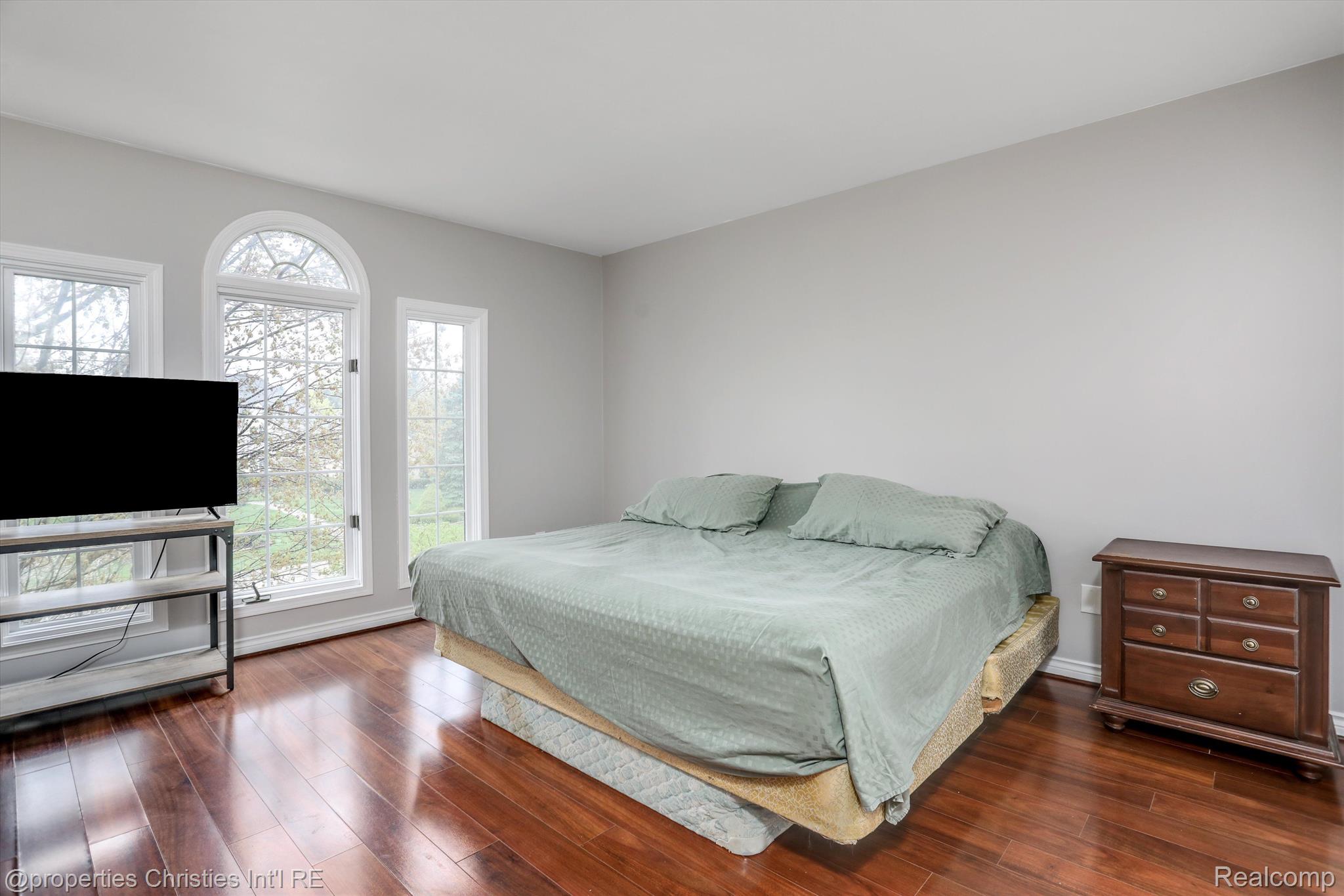 49382 Woodway Drive