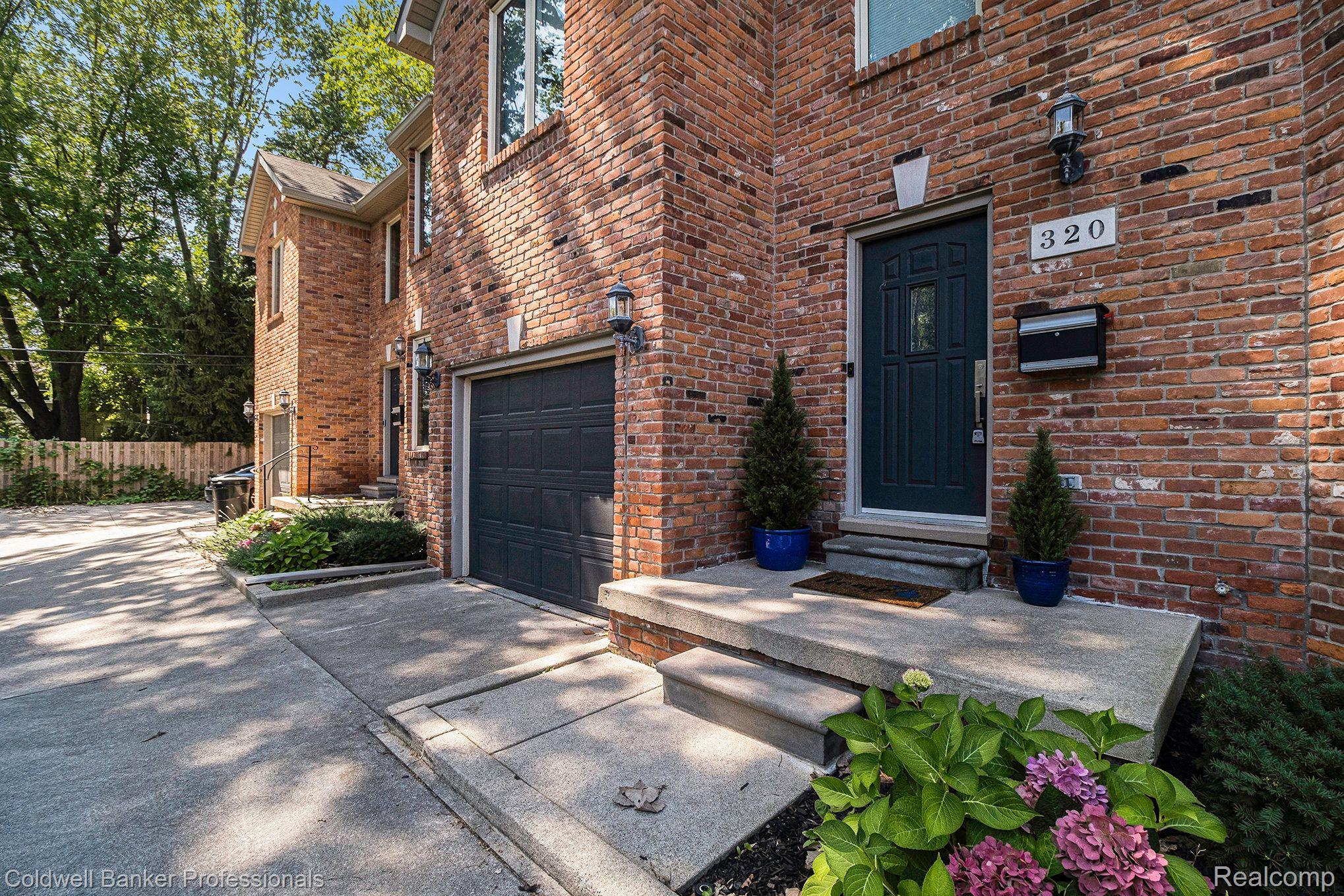 320 E 5TH Street