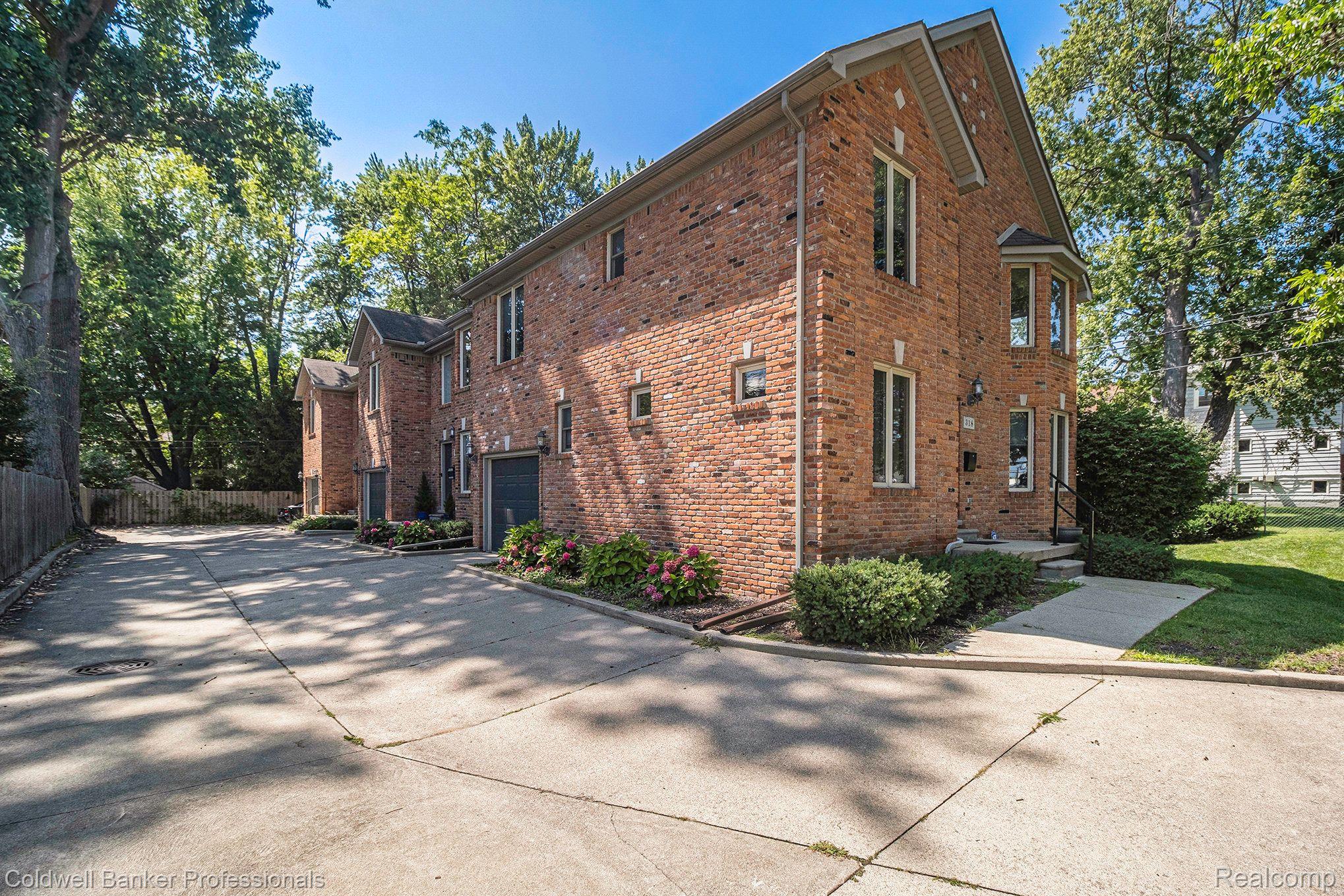 320 E 5TH Street