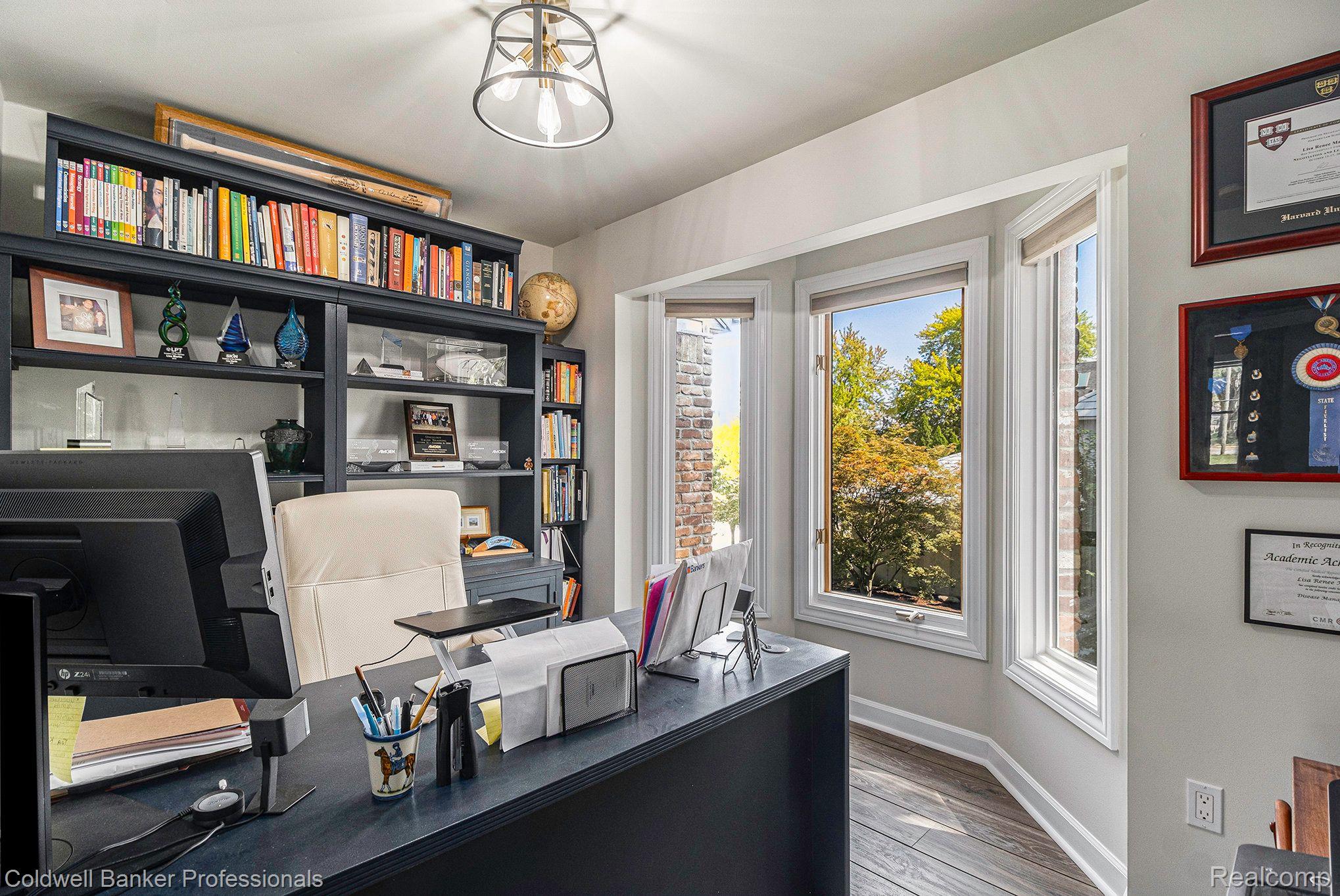 320 E 5TH Street