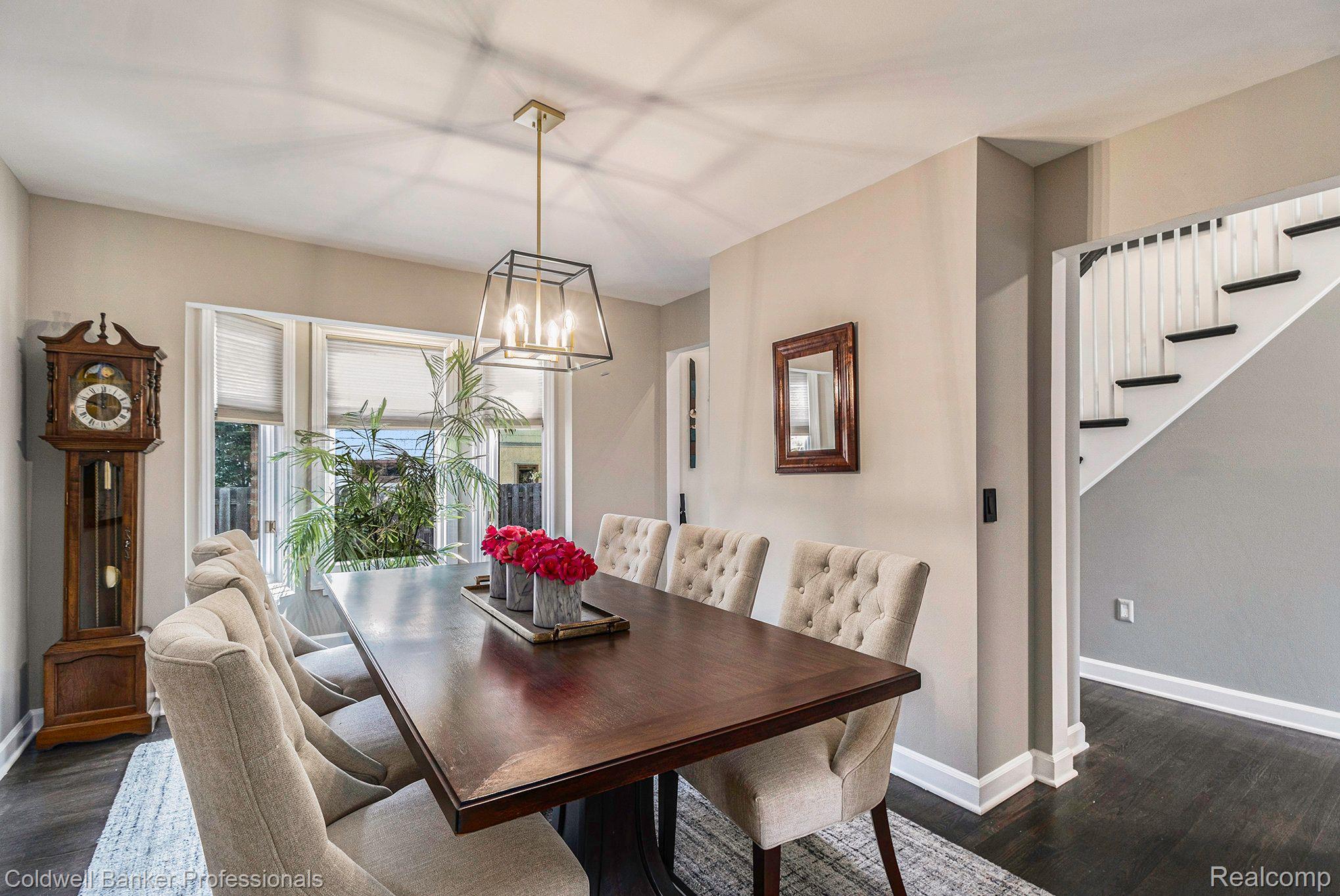 320 E 5TH Street