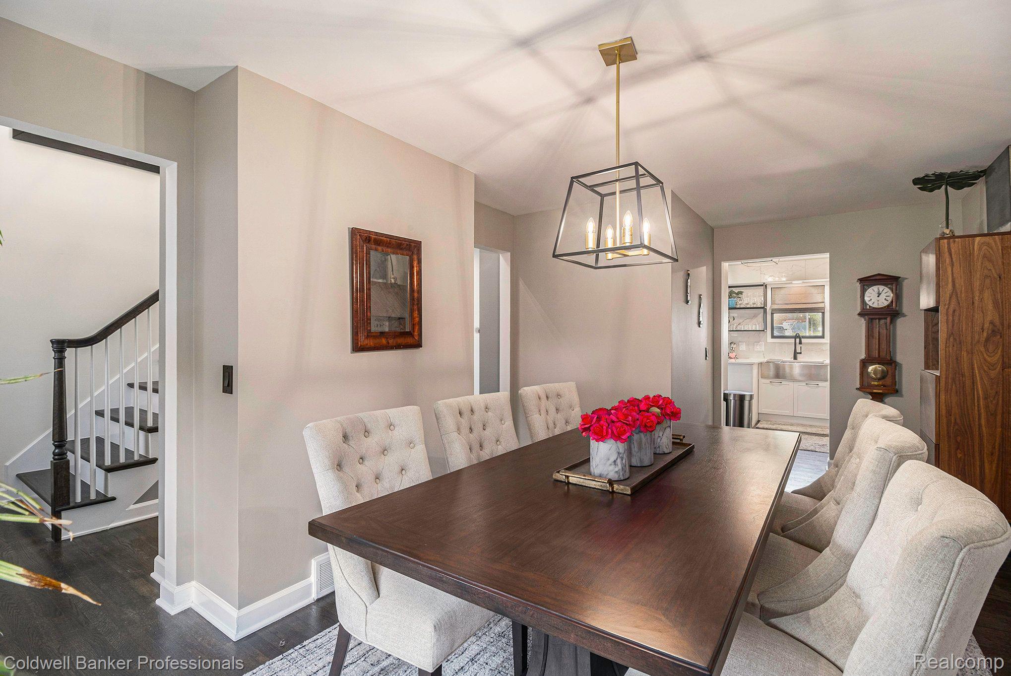 320 E 5TH Street