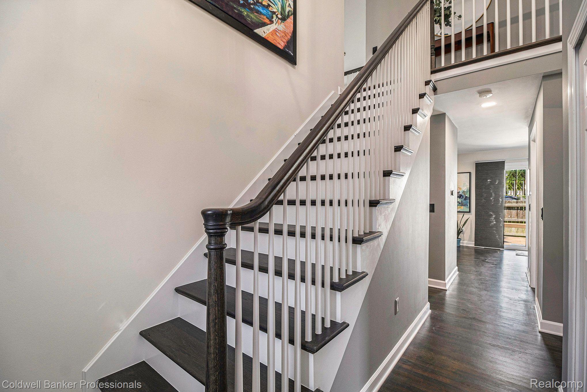 320 E 5TH Street