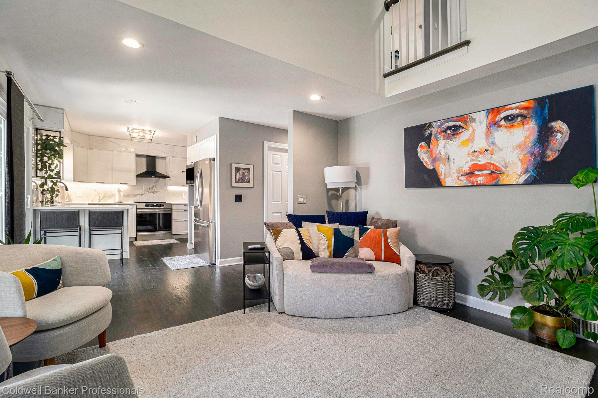 320 E 5TH Street