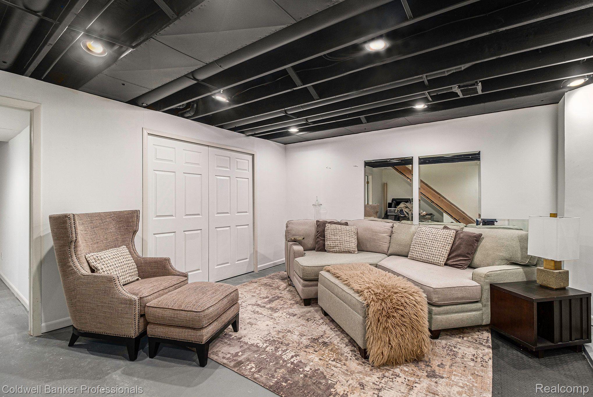 320 E 5TH Street