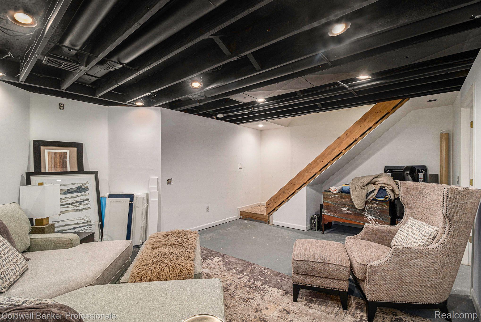 320 E 5TH Street