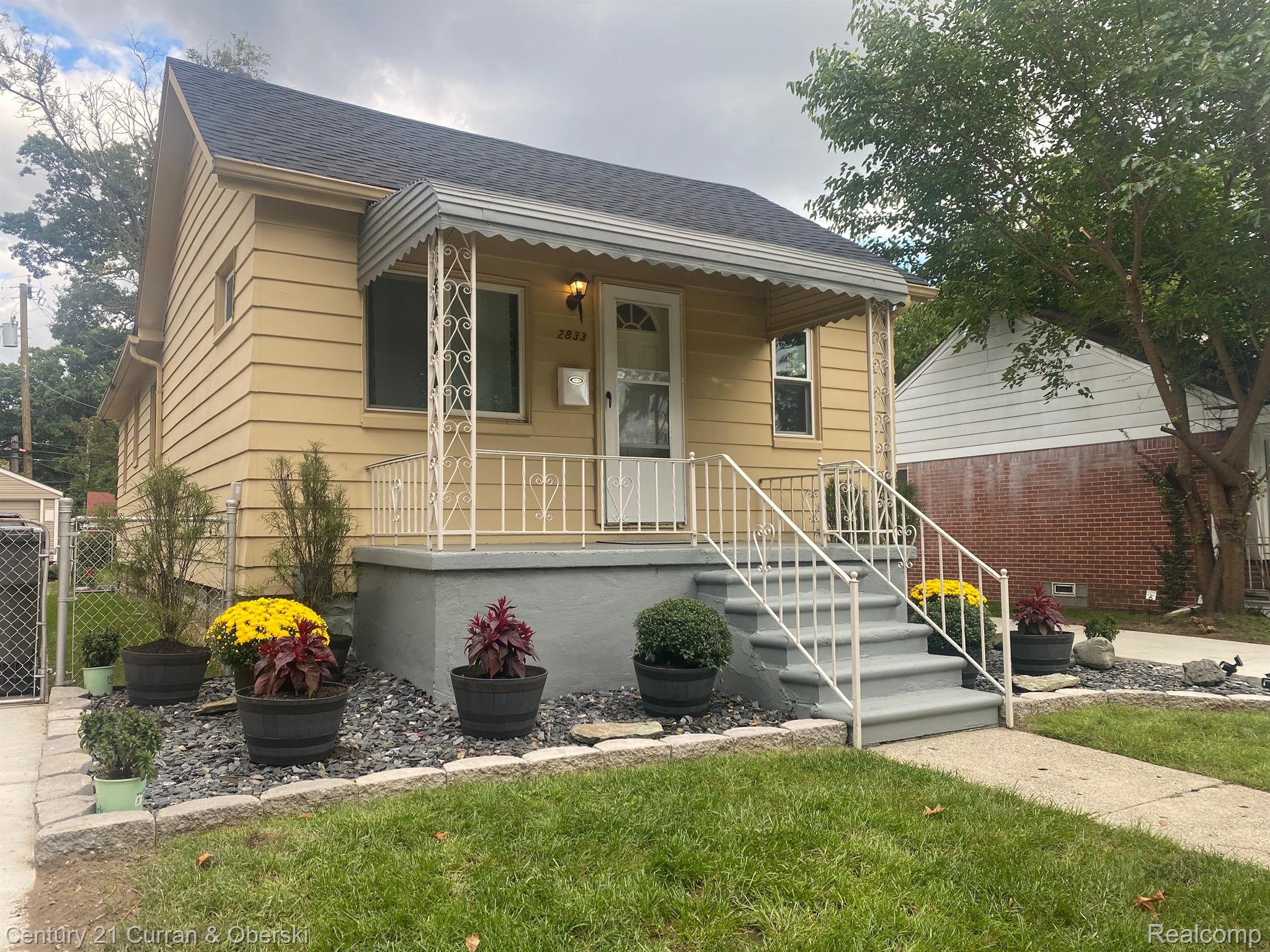 2833 BOLDT Street