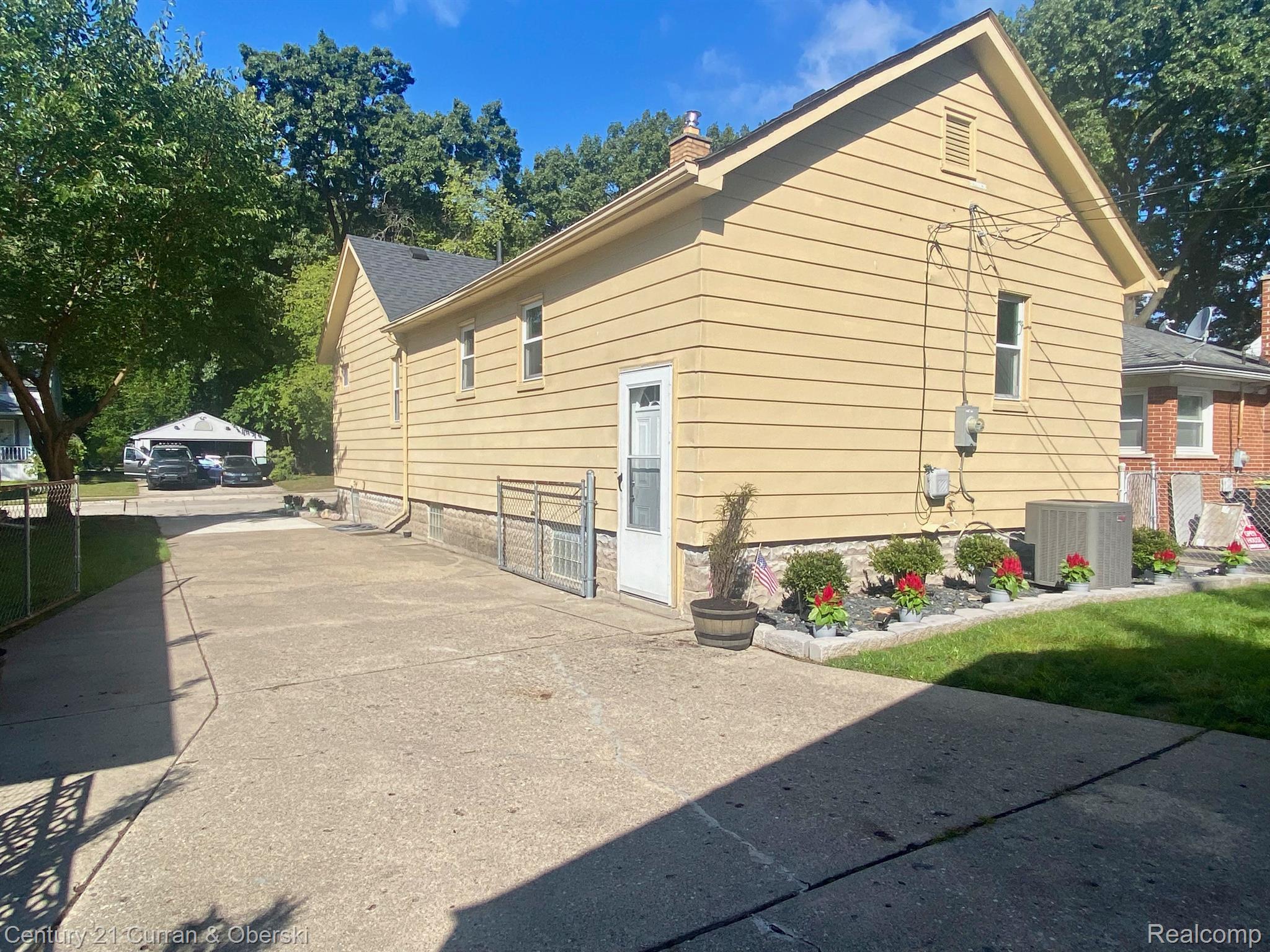 2833 BOLDT Street