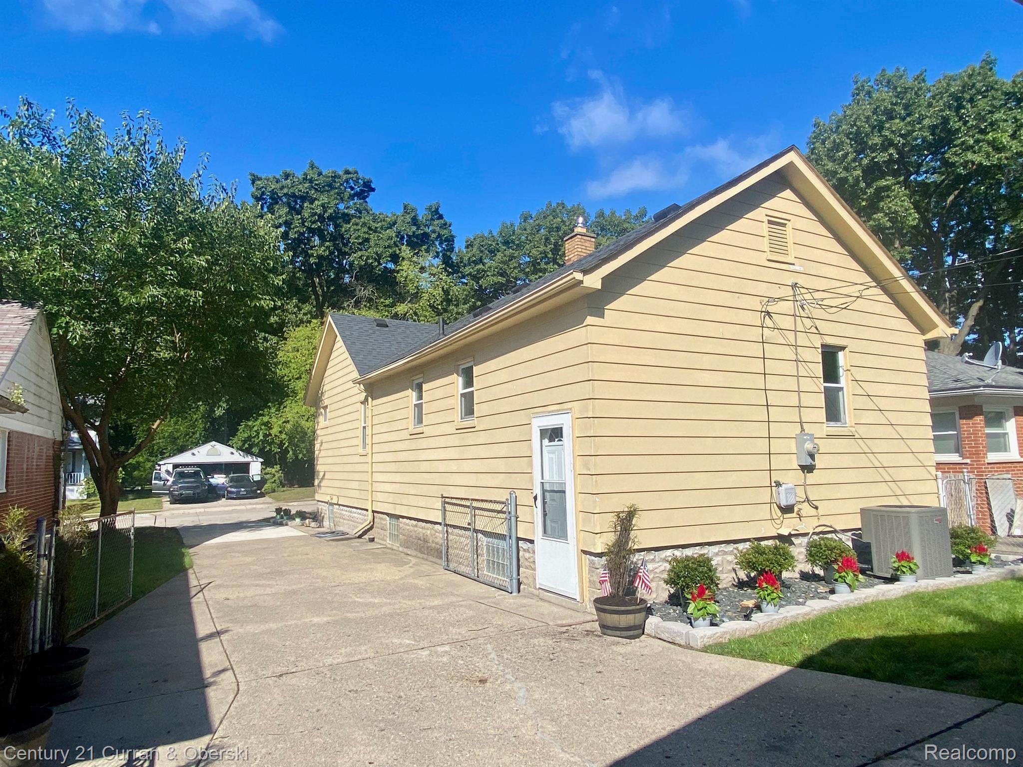 2833 BOLDT Street