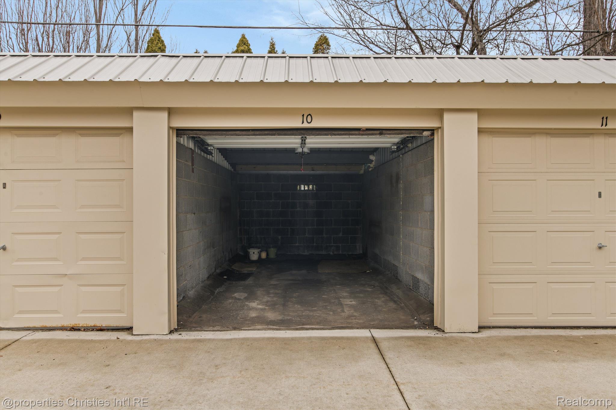 737 N Eton Street