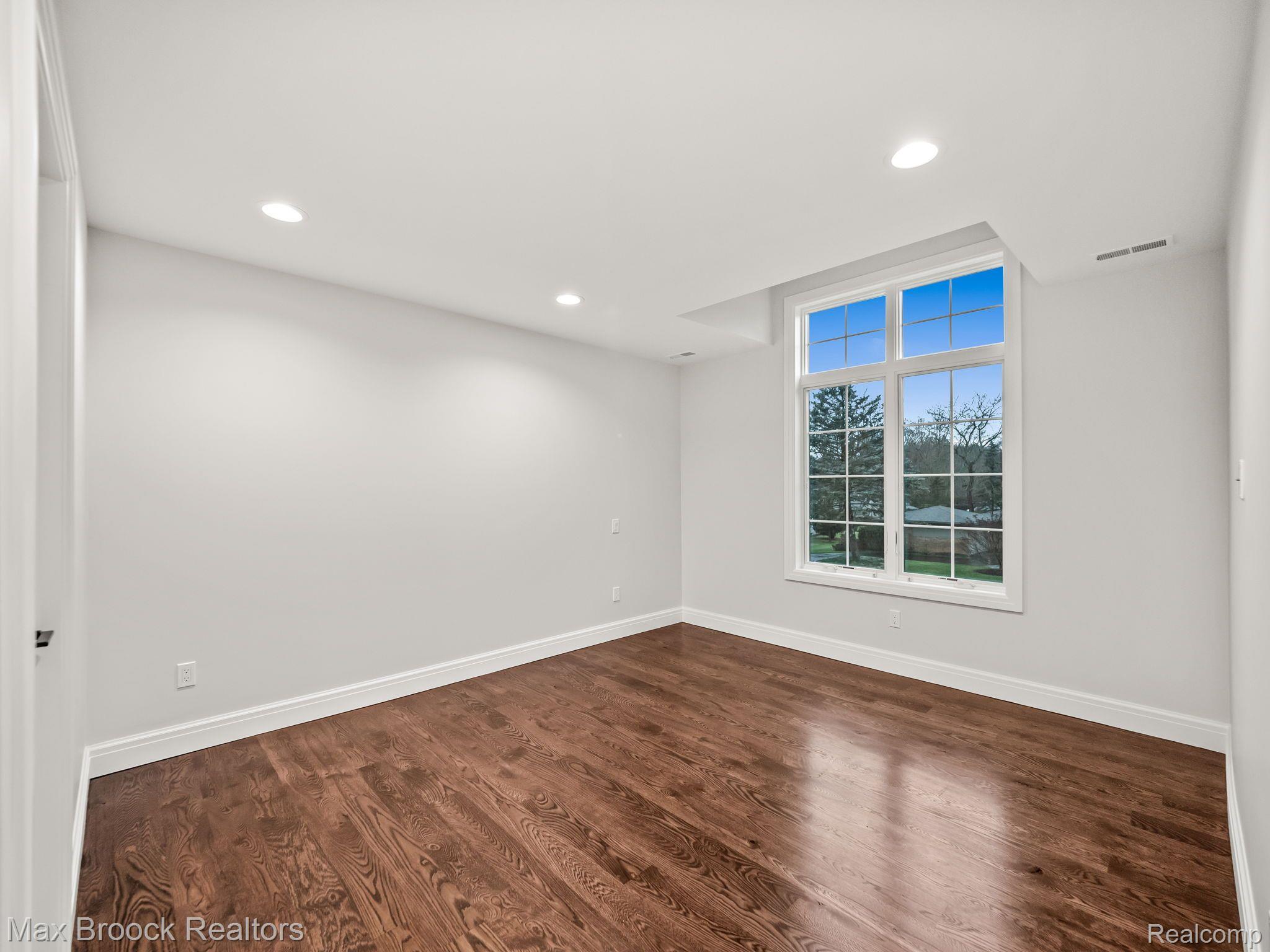 3520 W BRADFORD Drive