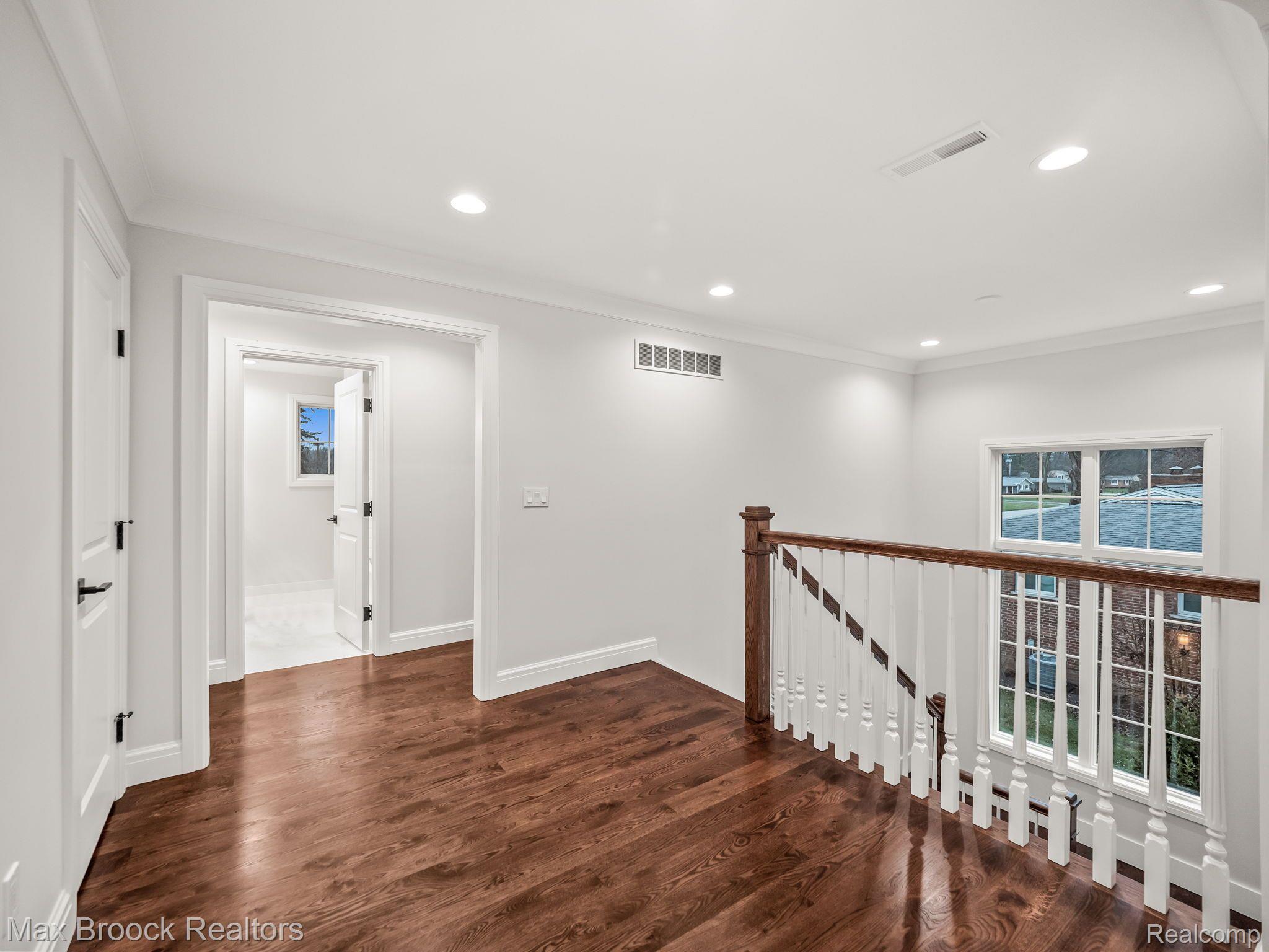 3520 W BRADFORD Drive