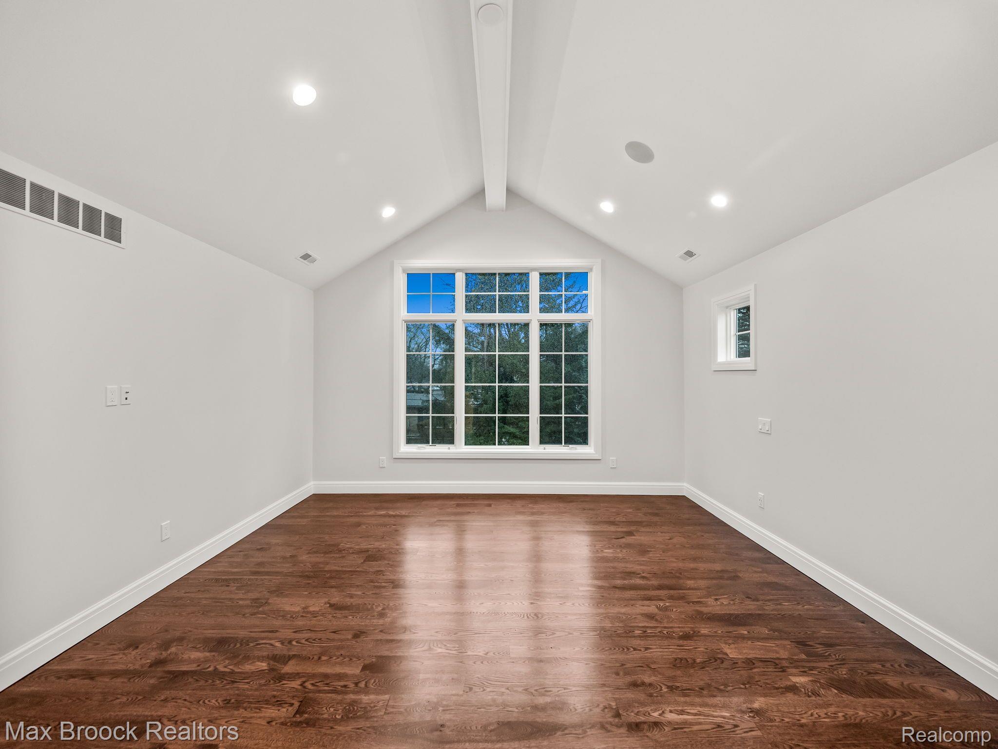3520 W BRADFORD Drive