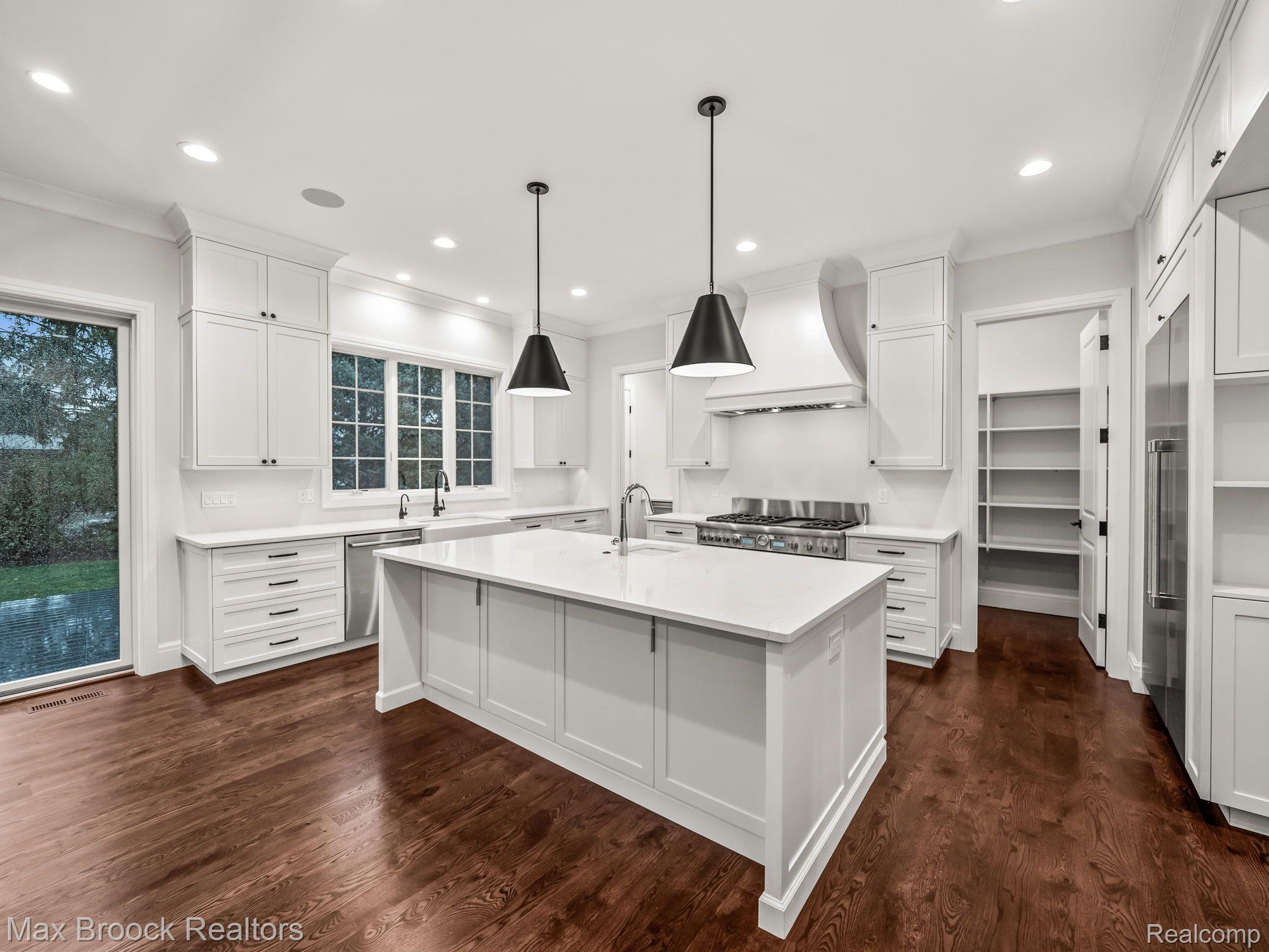 3520 W BRADFORD Drive