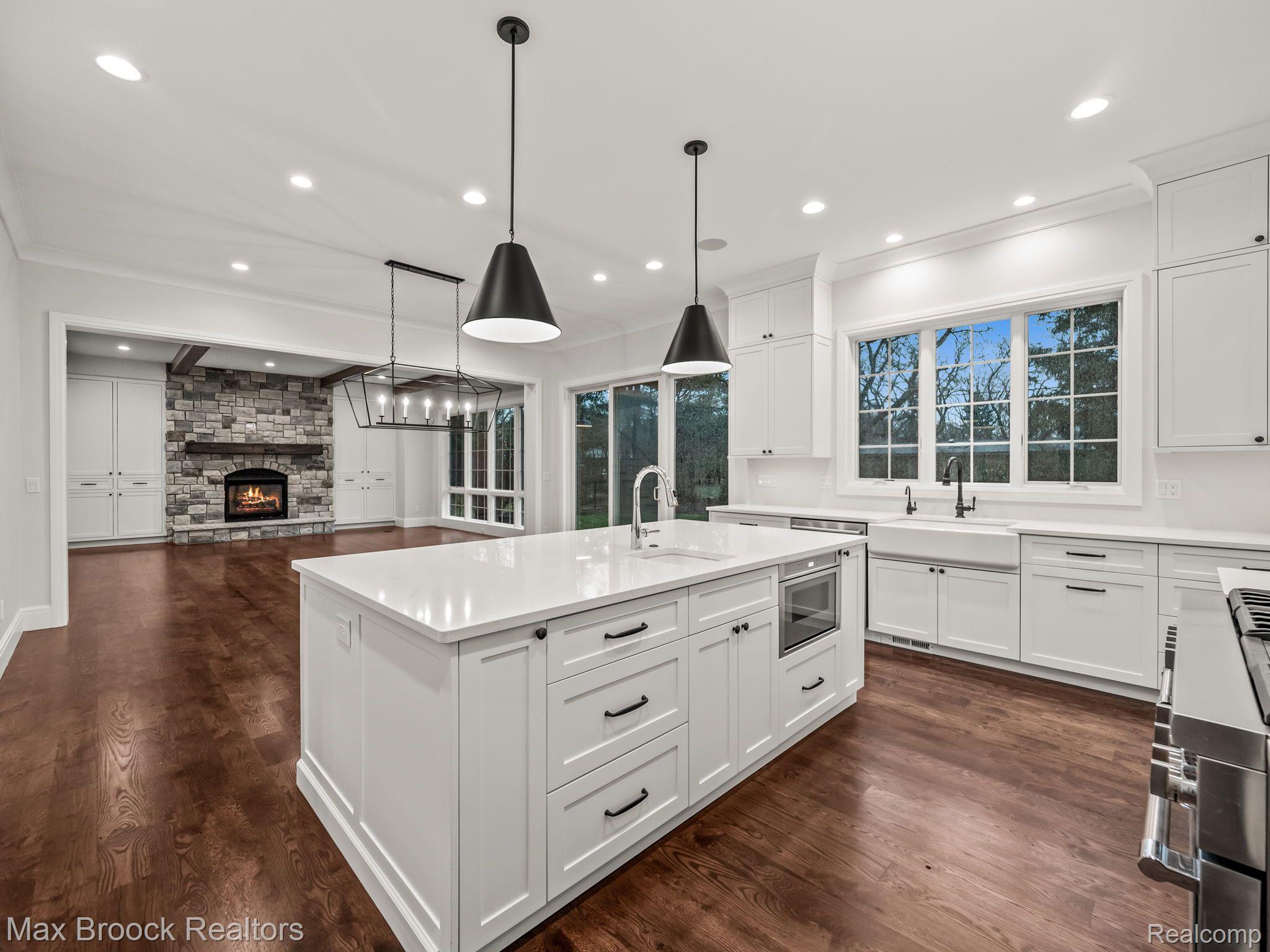 3520 W BRADFORD Drive