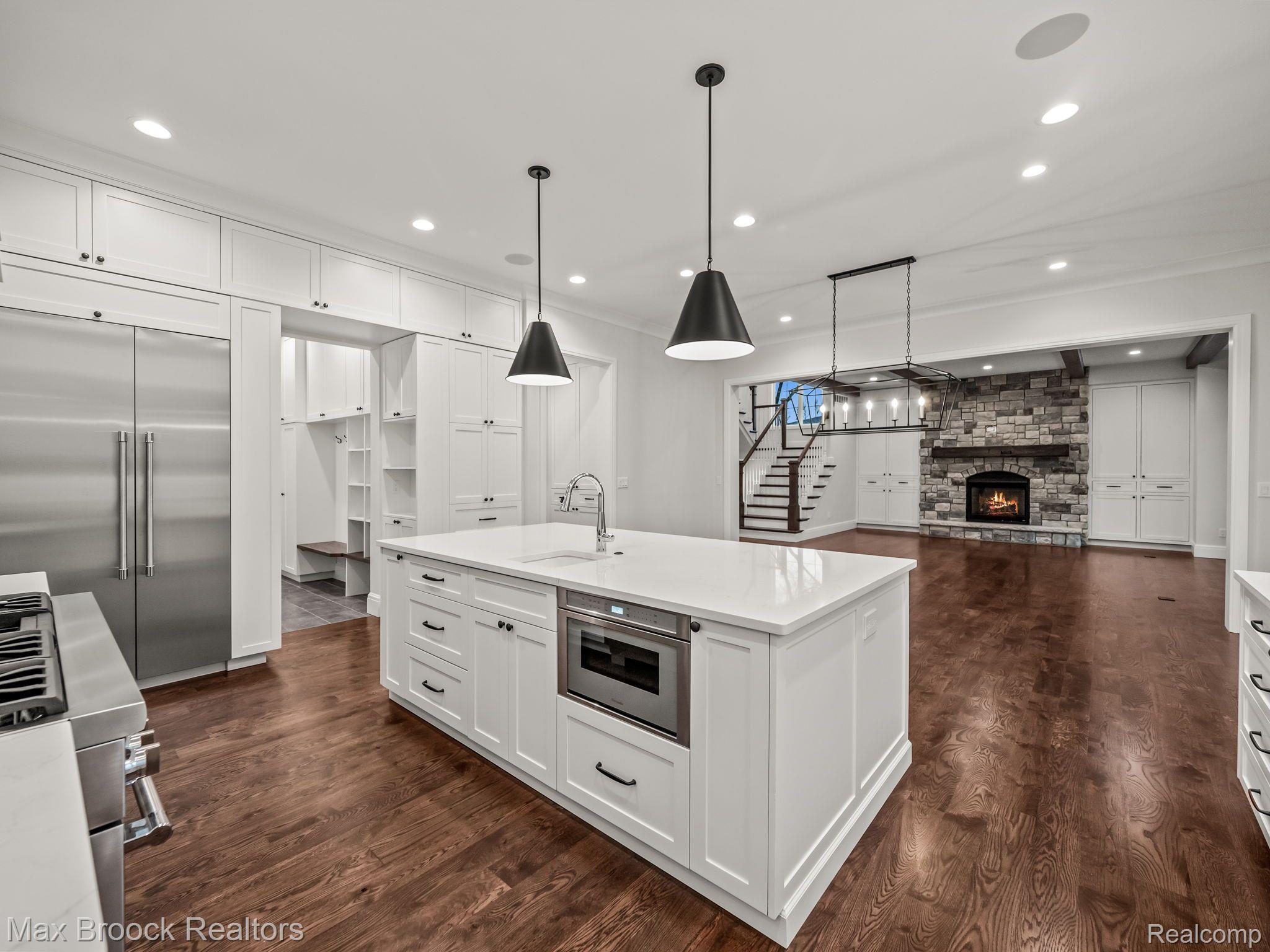 3520 W BRADFORD Drive
