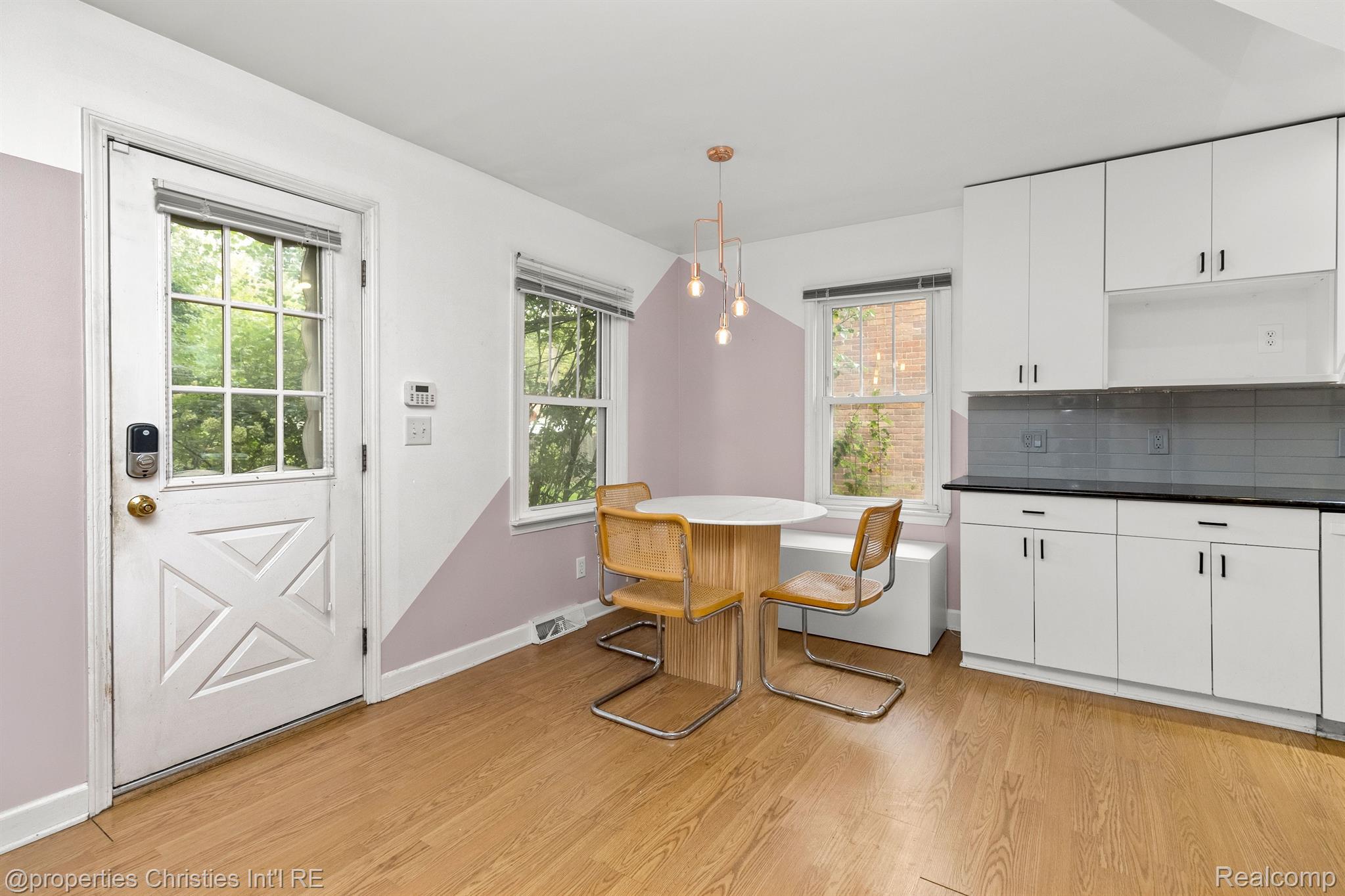 135 N Connecticut Avenue