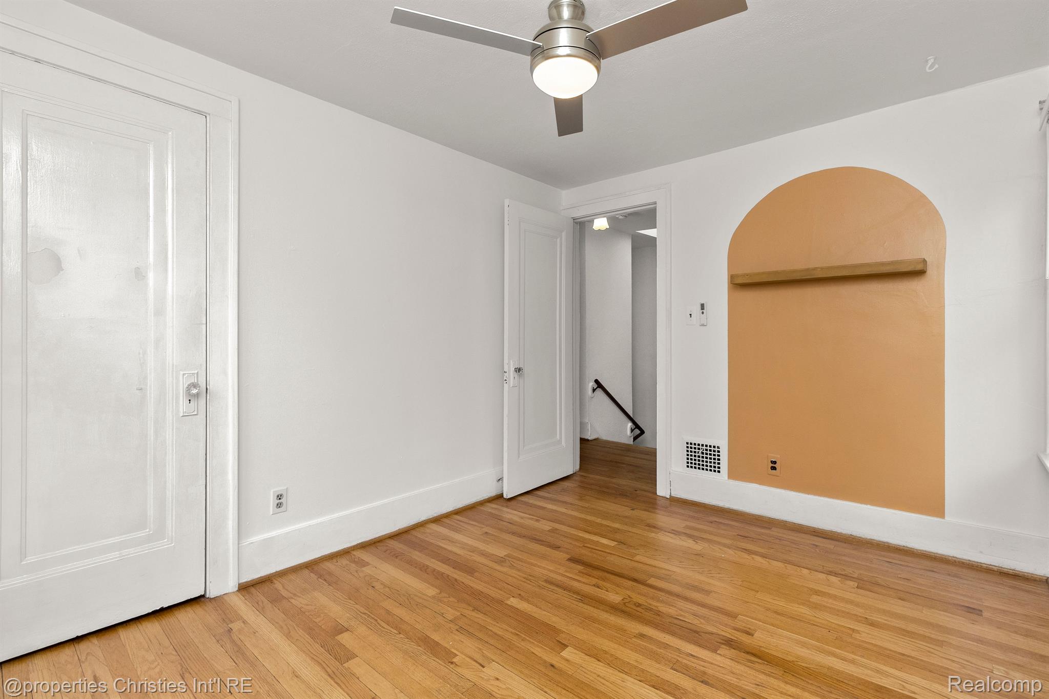 135 N Connecticut Avenue