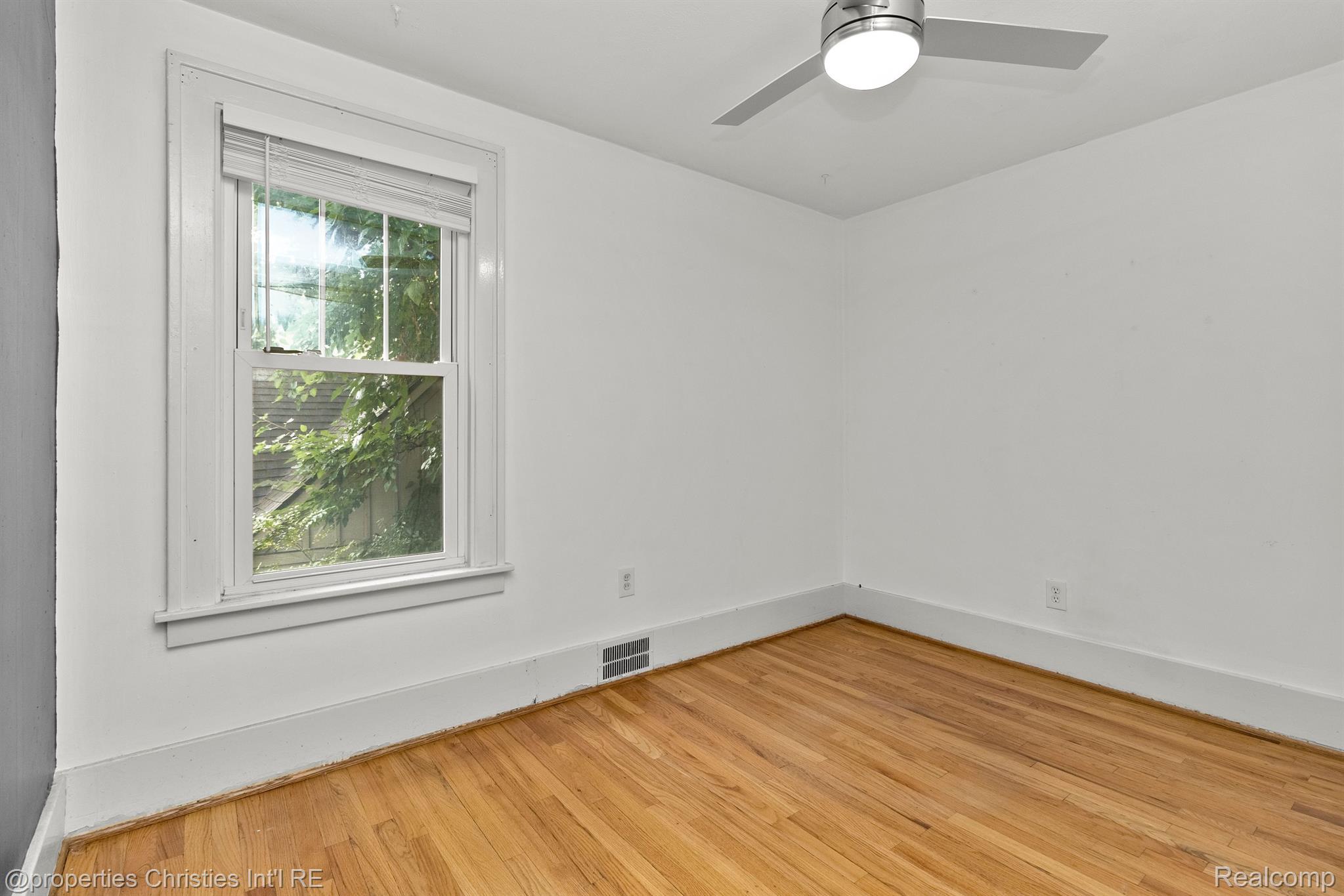 135 N Connecticut Avenue