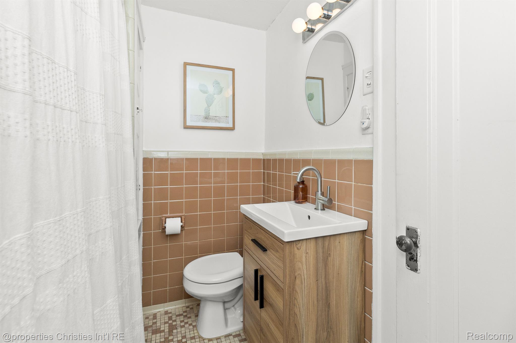 135 N Connecticut Avenue