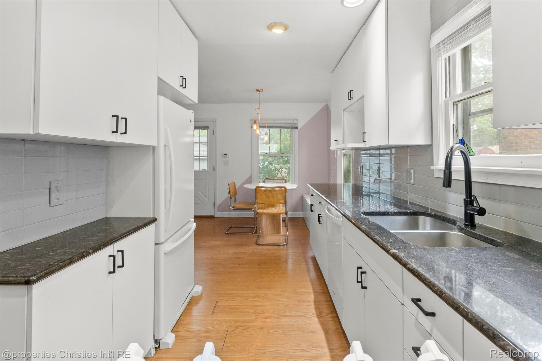 135 N Connecticut Avenue