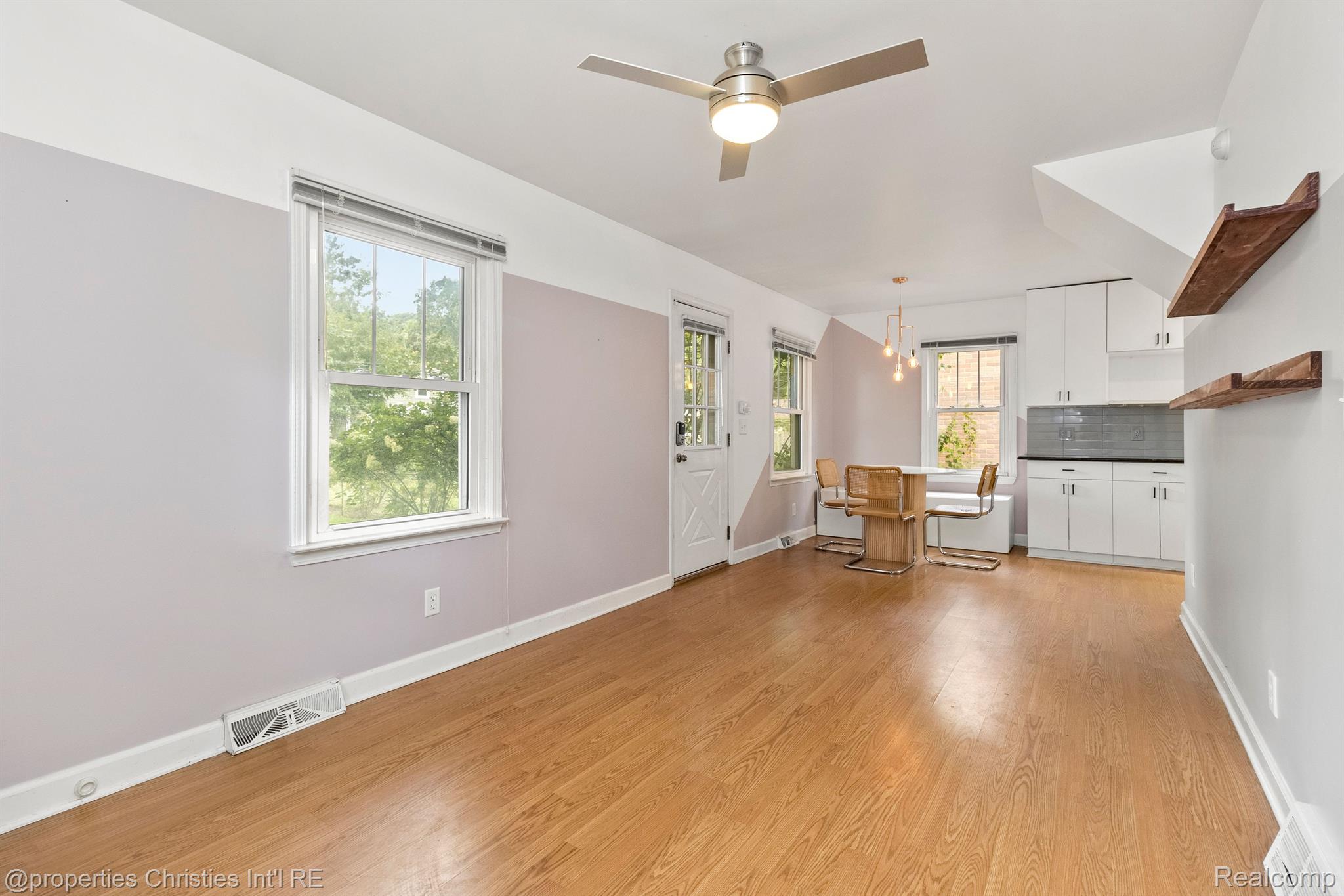 135 N Connecticut Avenue