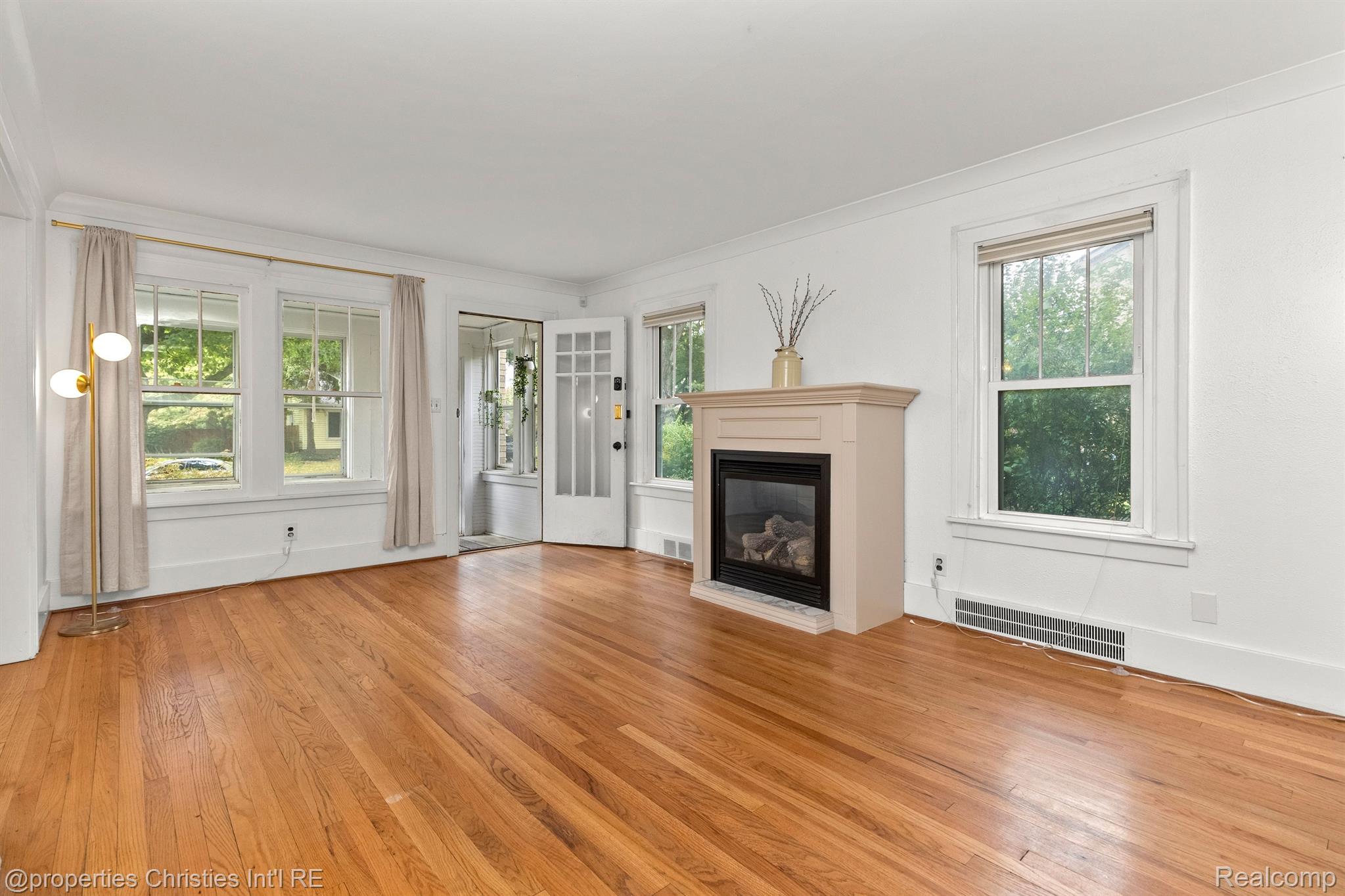 135 N Connecticut Avenue