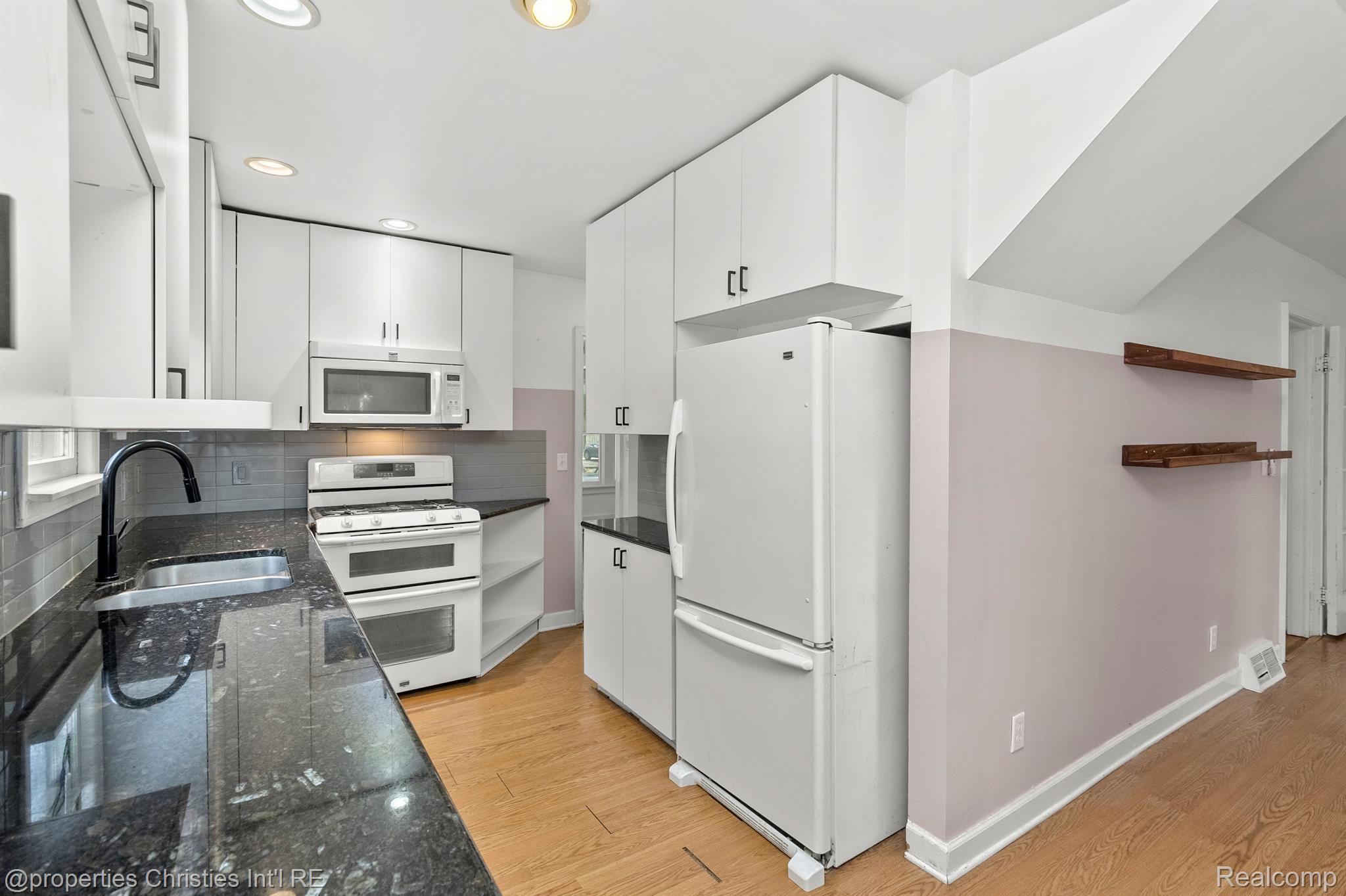 135 N Connecticut Avenue