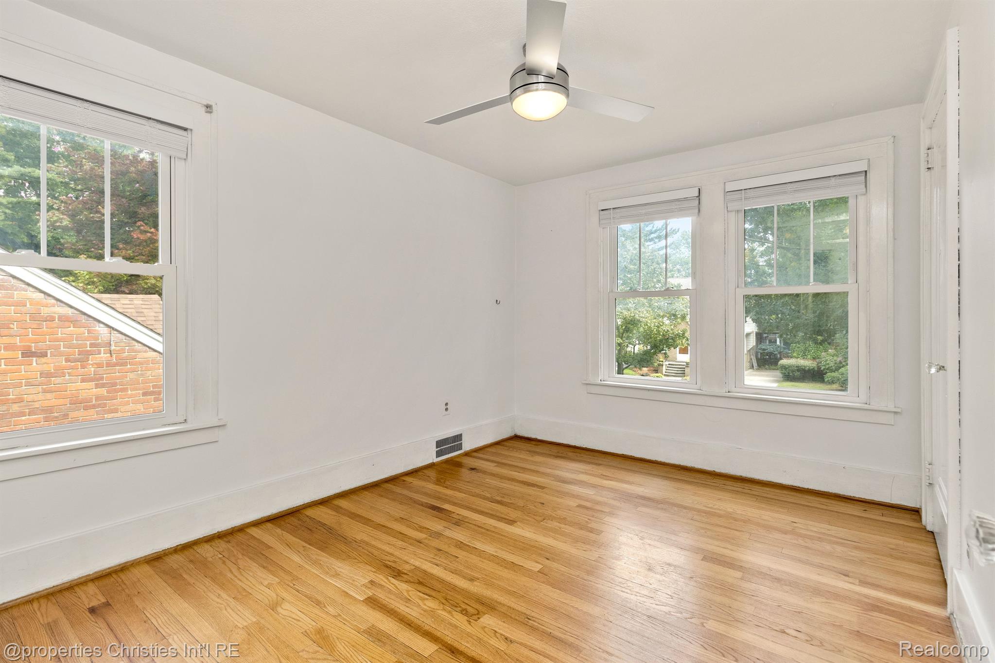 135 N Connecticut Avenue