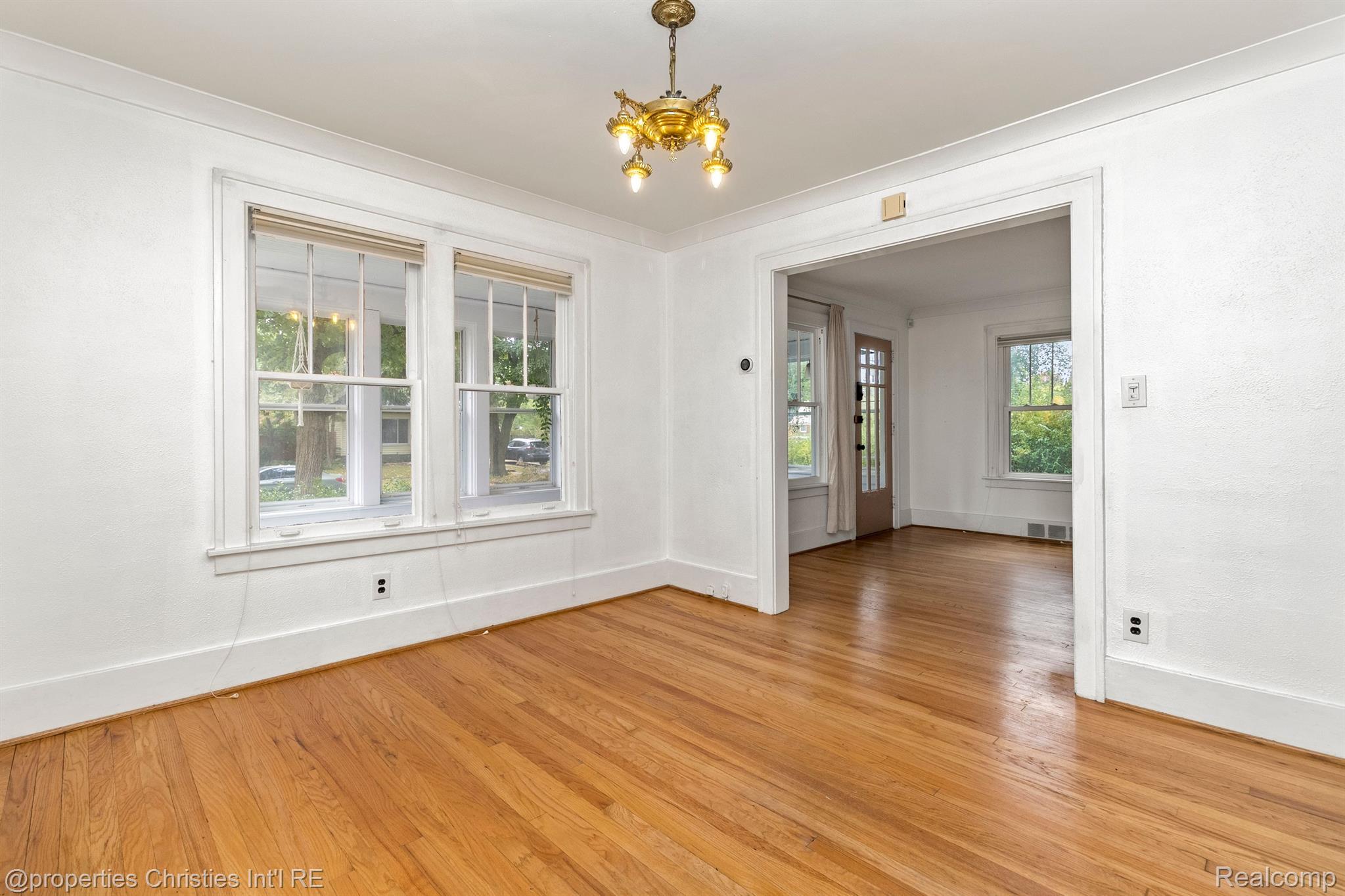 135 N Connecticut Avenue