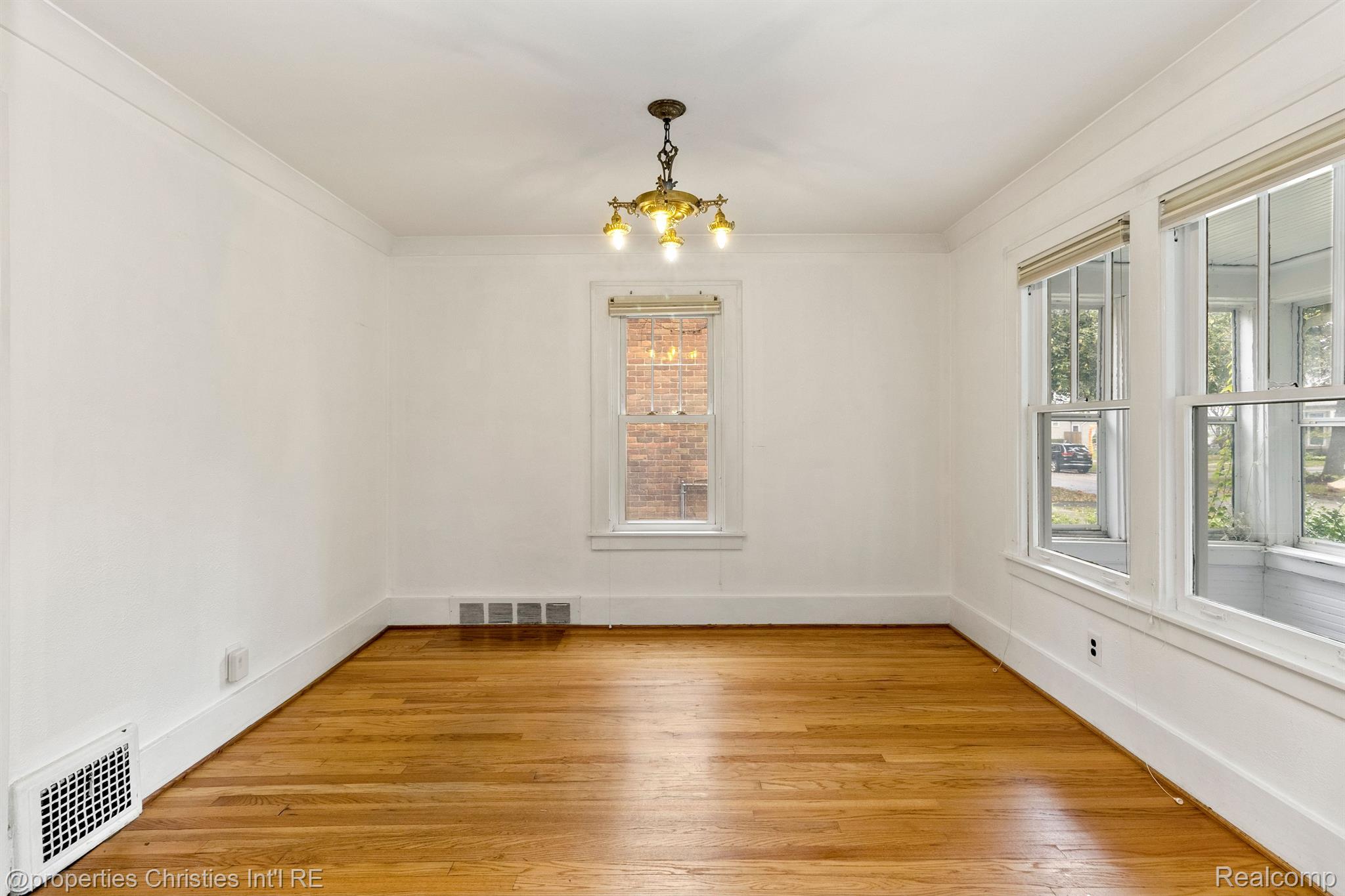 135 N Connecticut Avenue