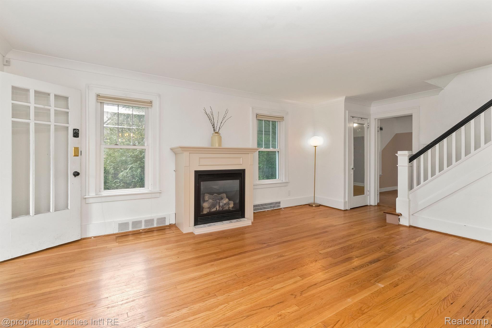 135 N Connecticut Avenue