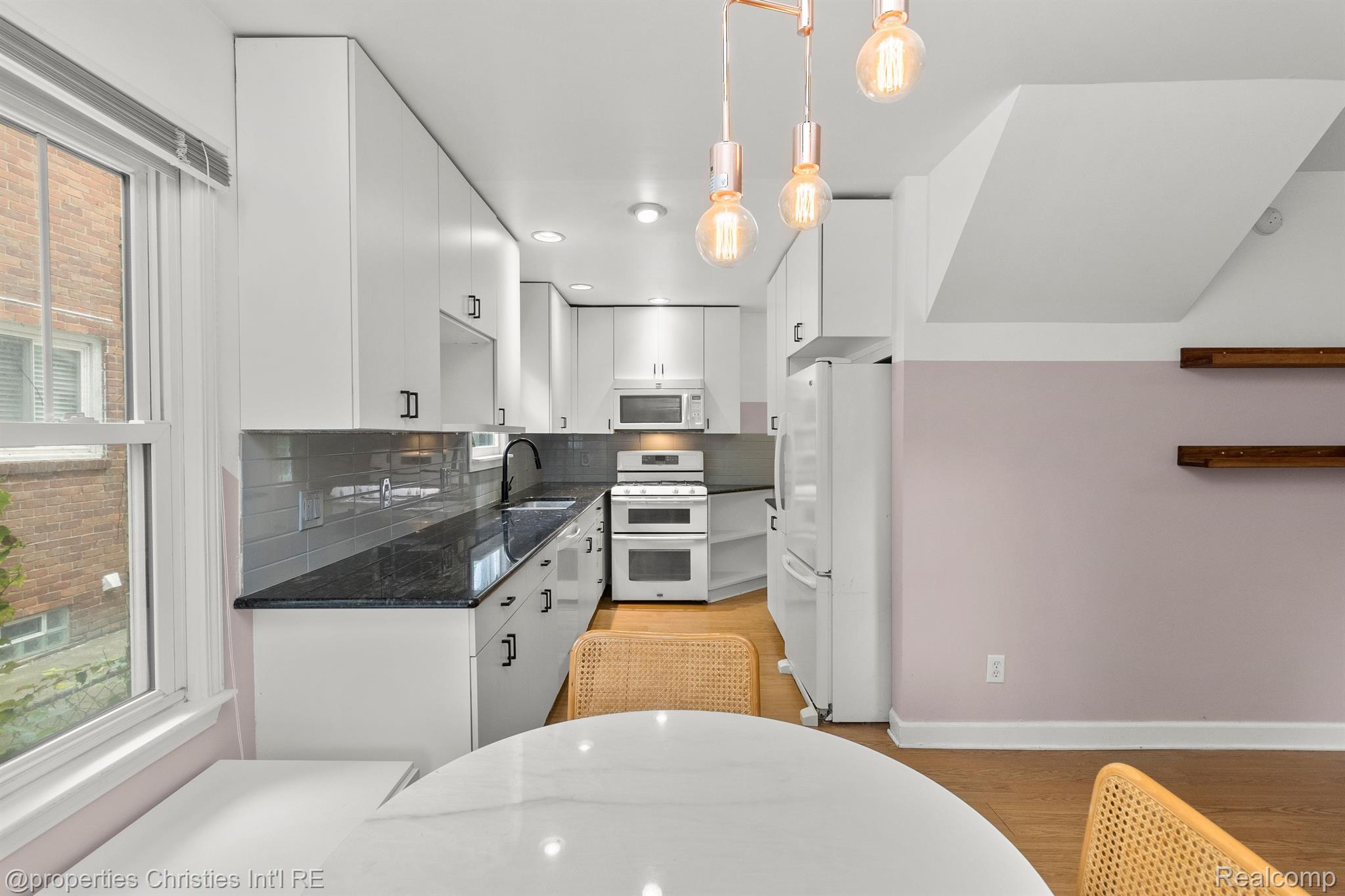 135 N Connecticut Avenue