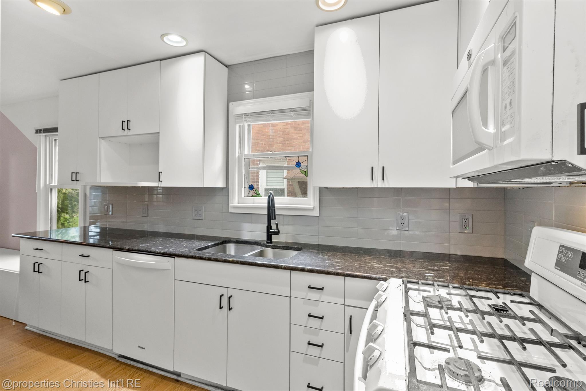 135 N Connecticut Avenue