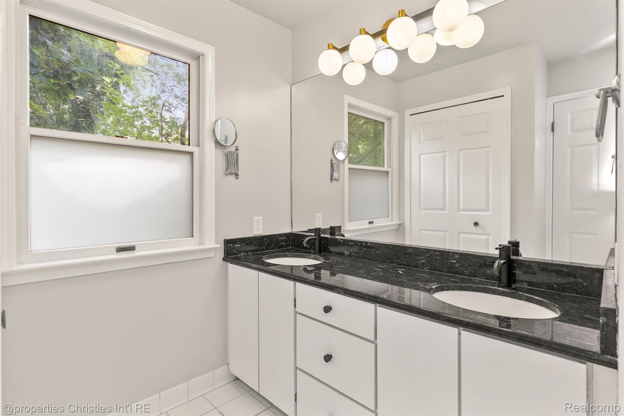 135 N Connecticut Avenue