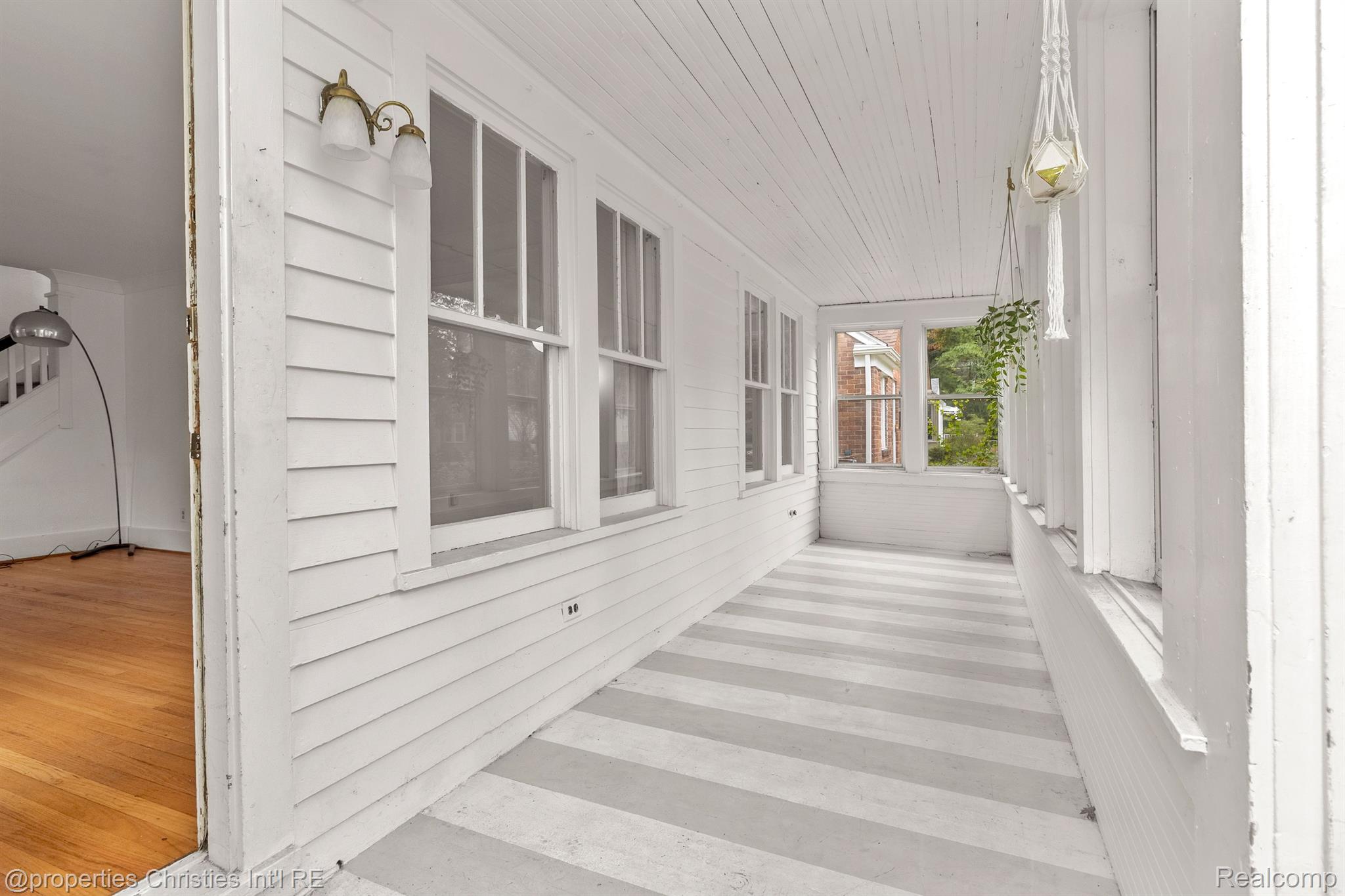 135 N Connecticut Avenue