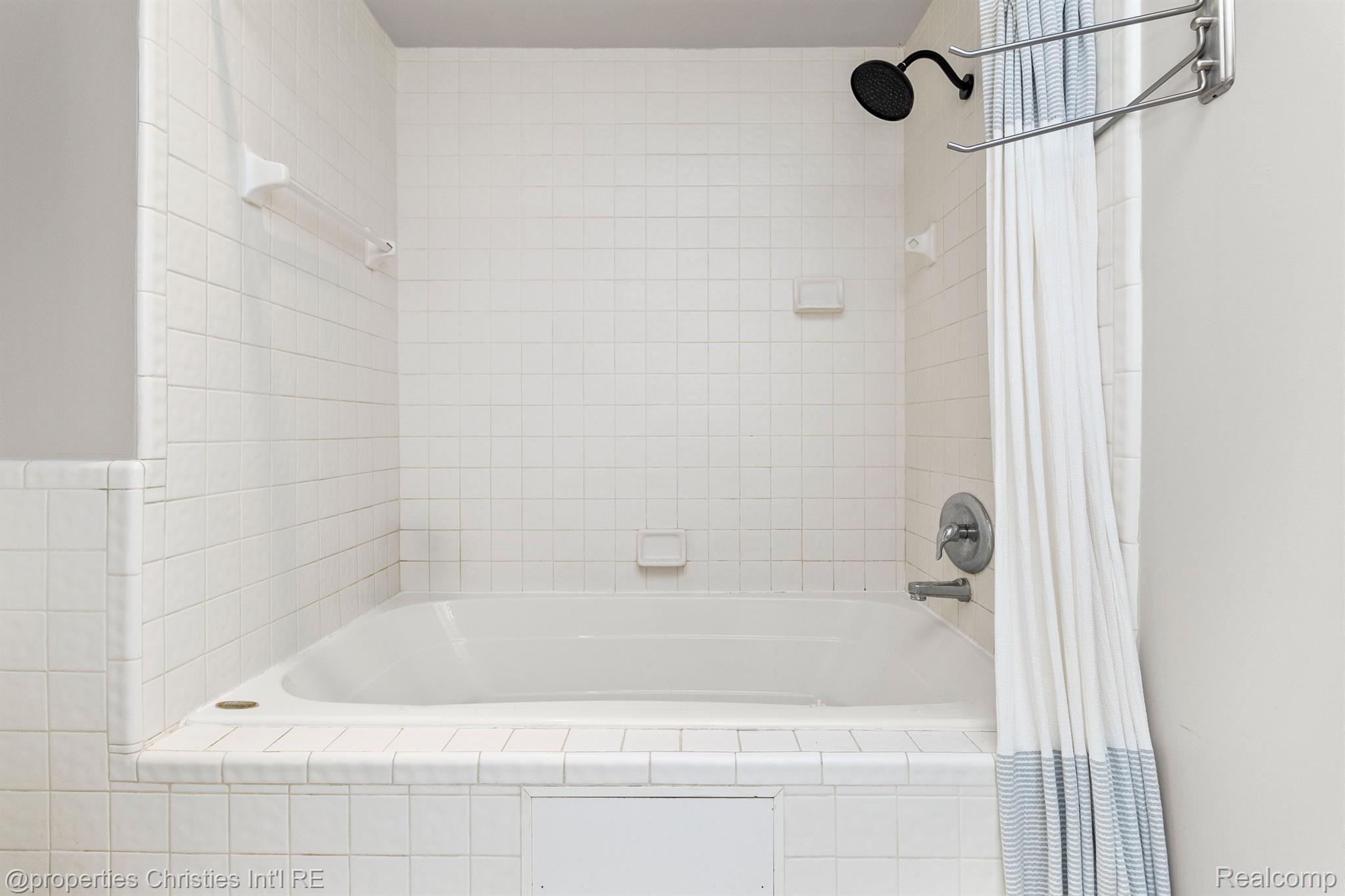 135 N Connecticut Avenue