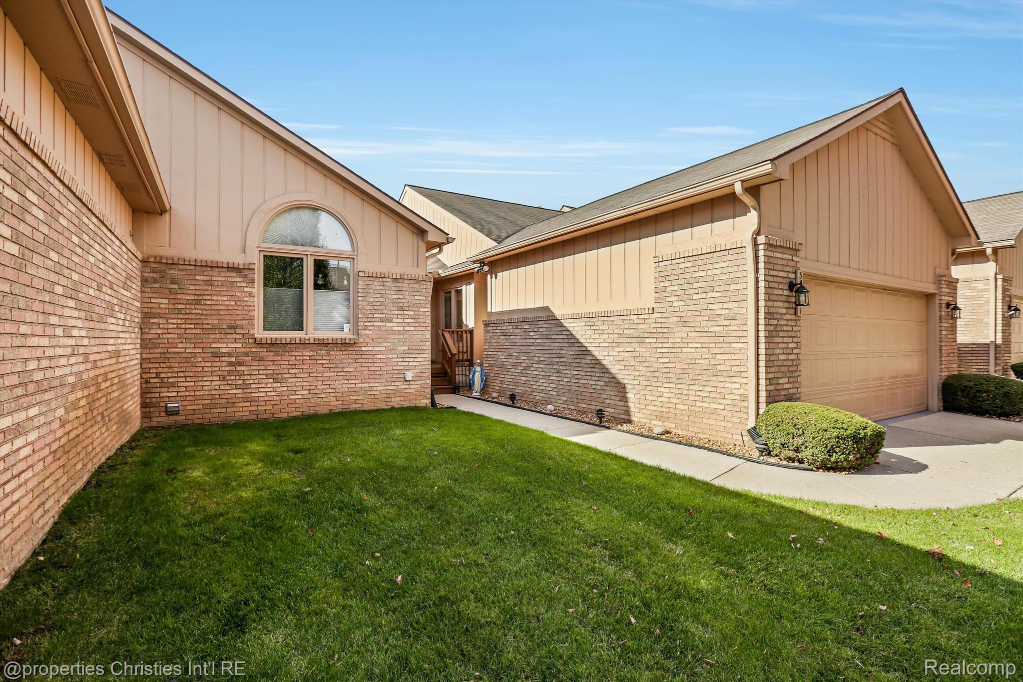 35211 White Pine Trail