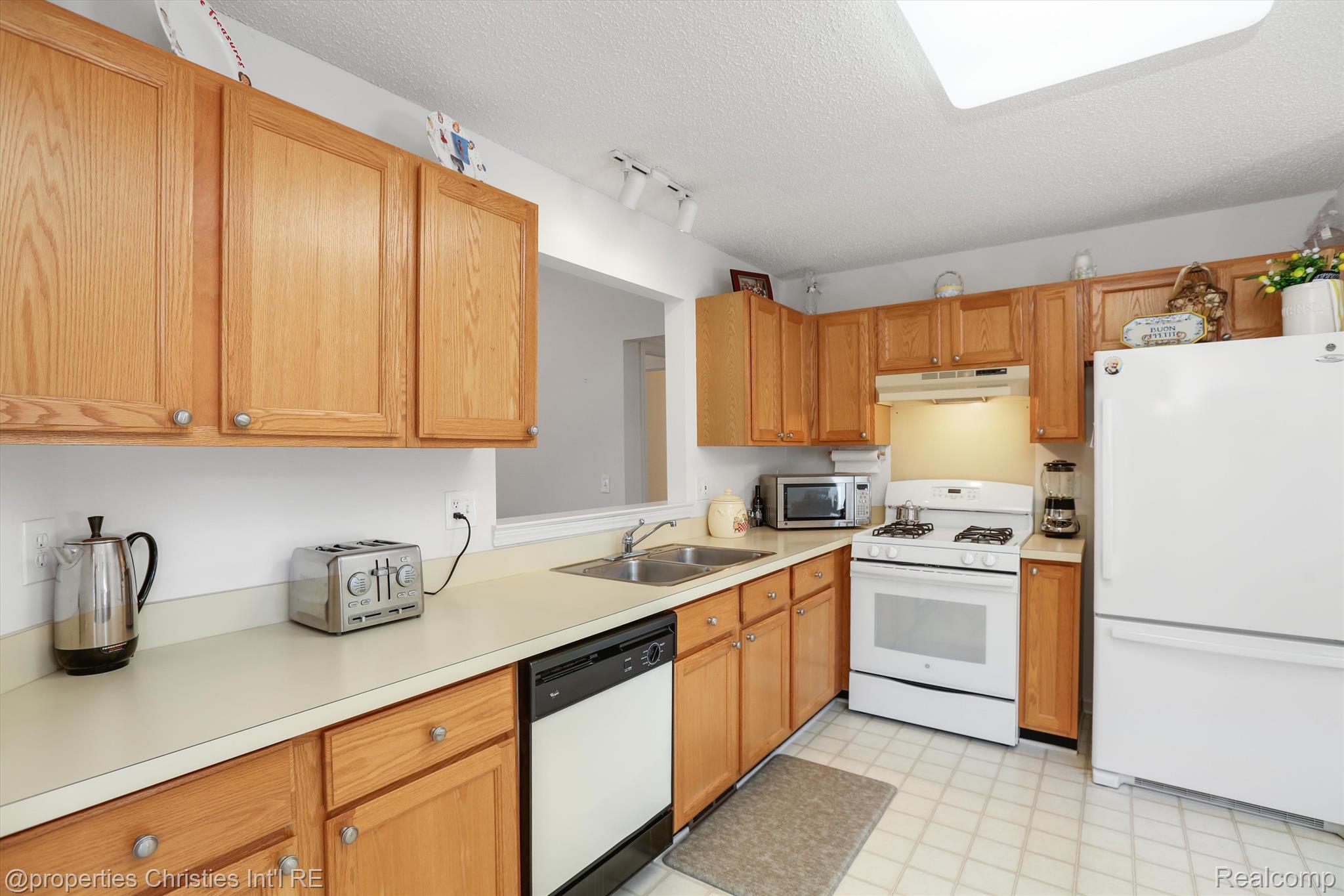 35211 White Pine Trail