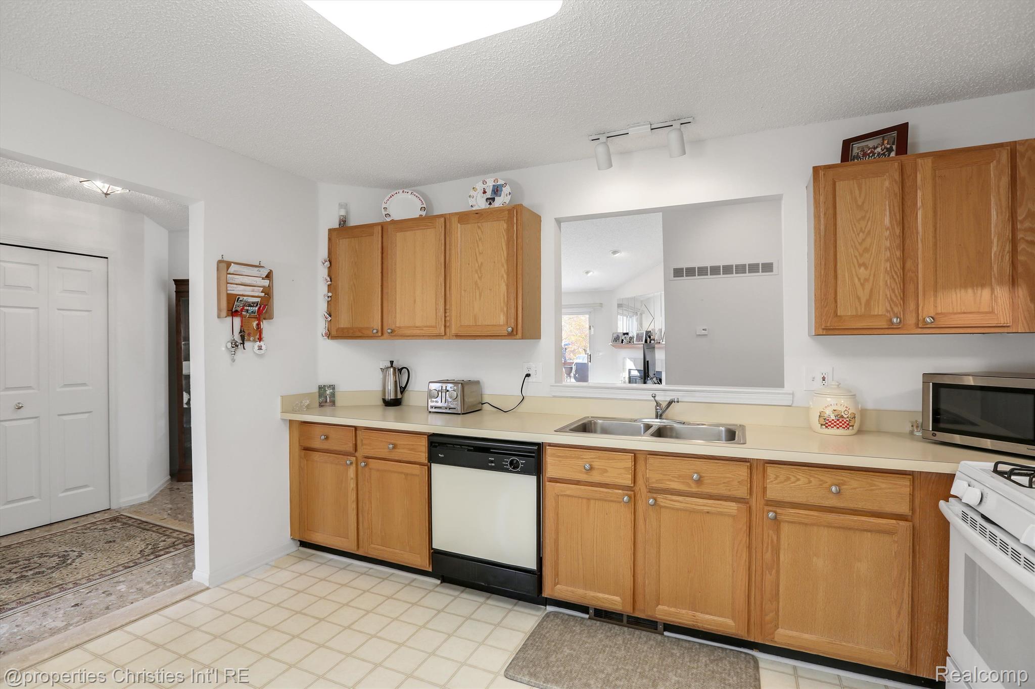 35211 White Pine Trail