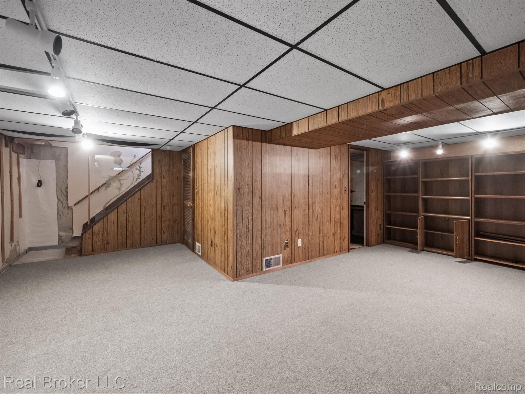 11719 SYCAMORE Drive Unit 8