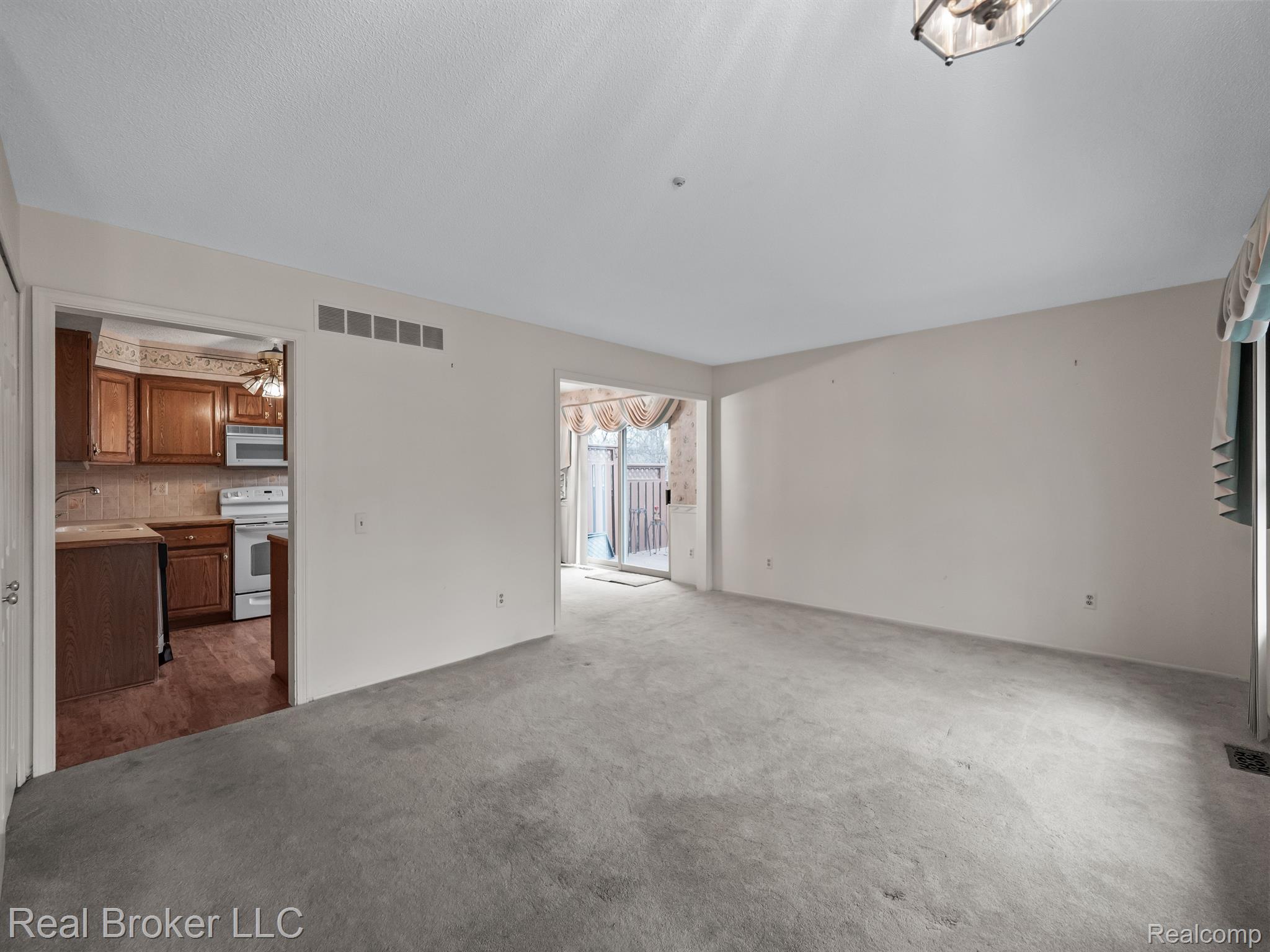11719 SYCAMORE Drive Unit 8