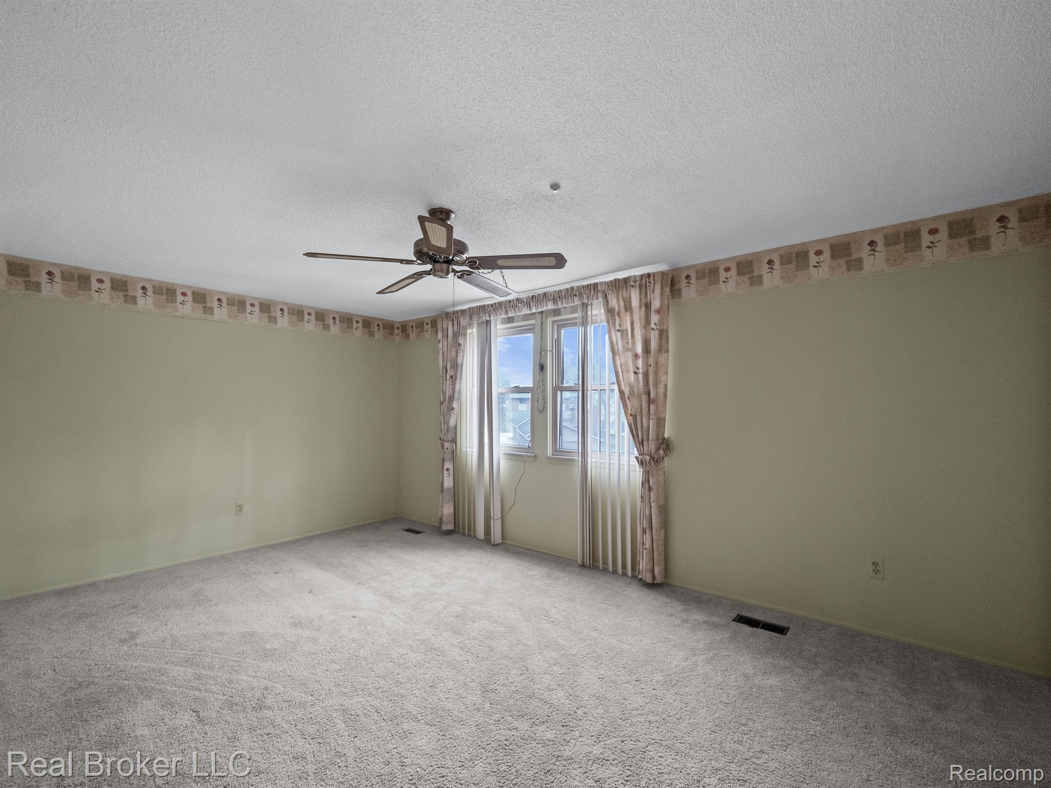 11719 SYCAMORE Drive Unit 8