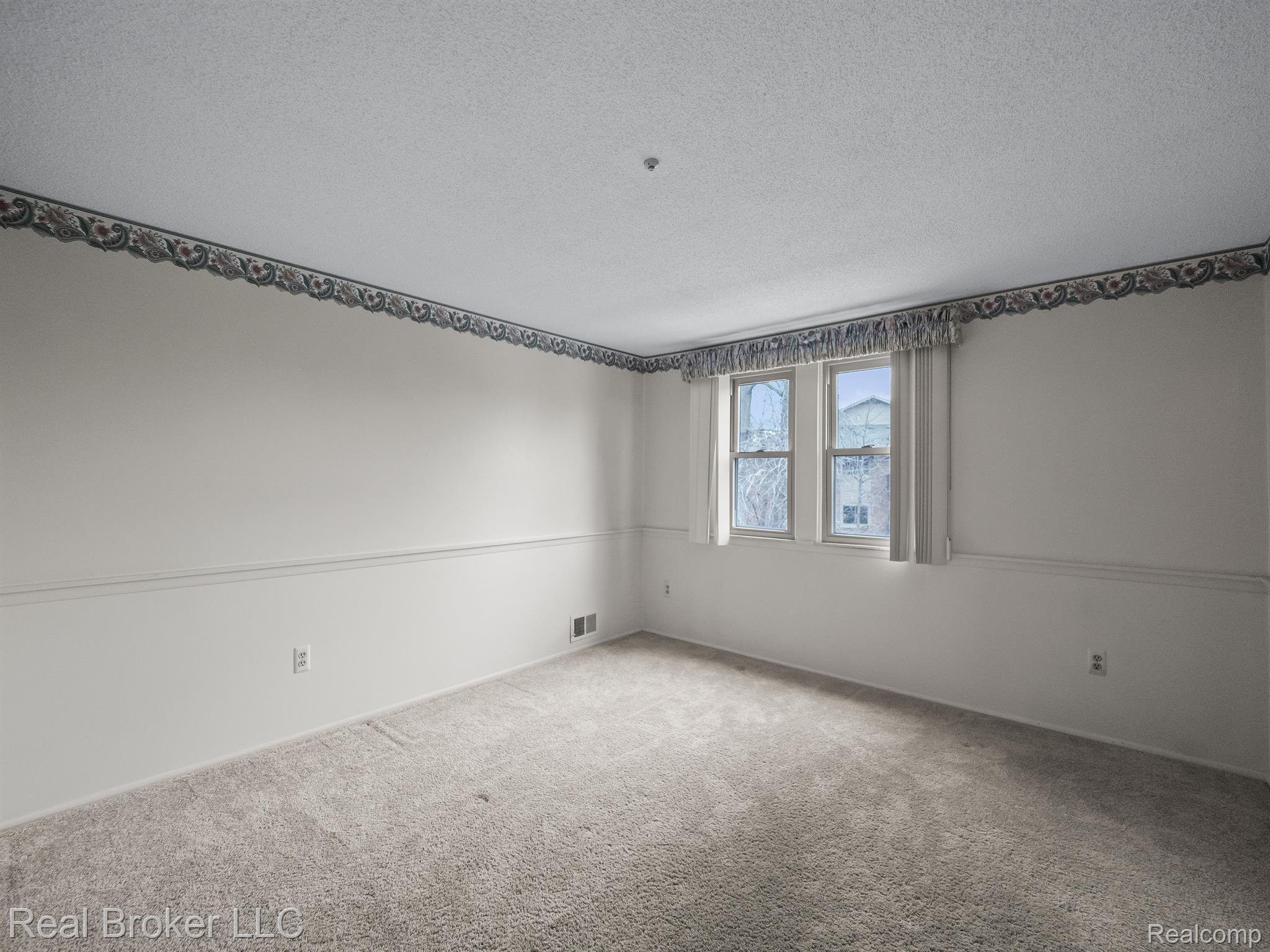 11719 SYCAMORE Drive Unit 8