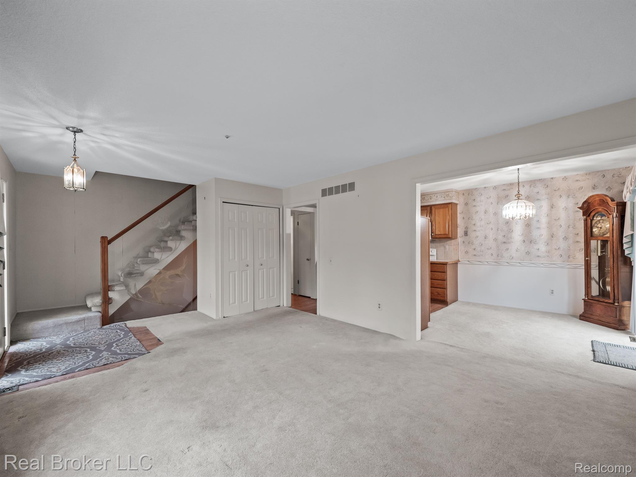 11719 SYCAMORE Drive Unit 8