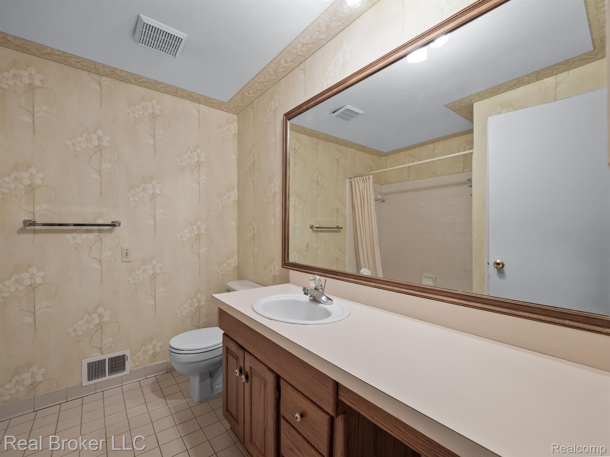 11719 SYCAMORE Drive Unit 8