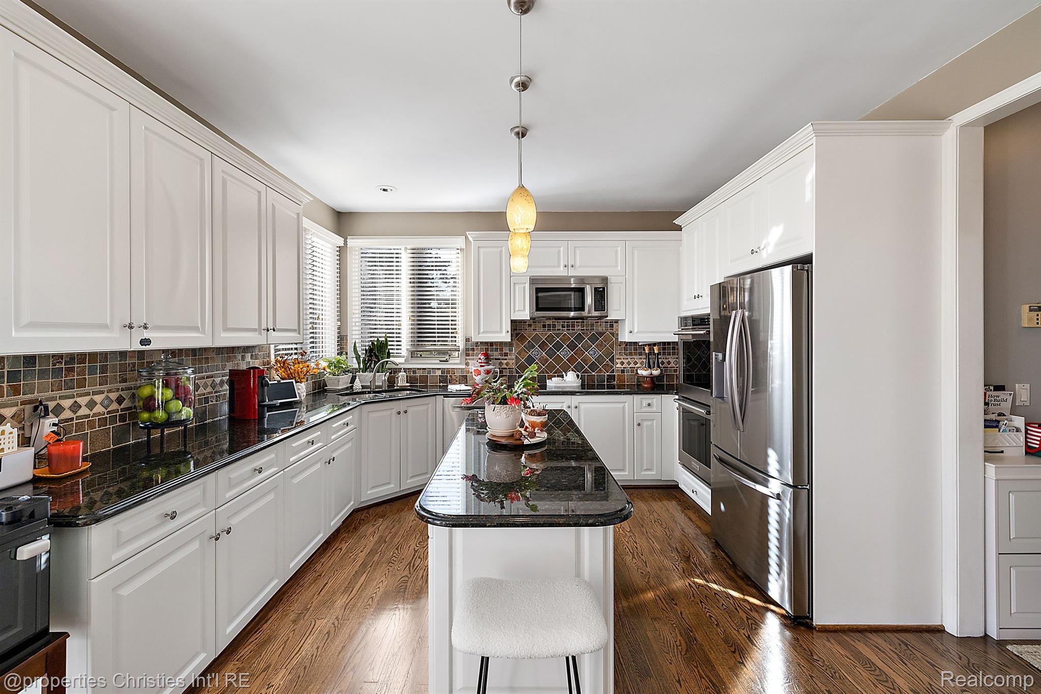 17506 Rolling Woods Circle