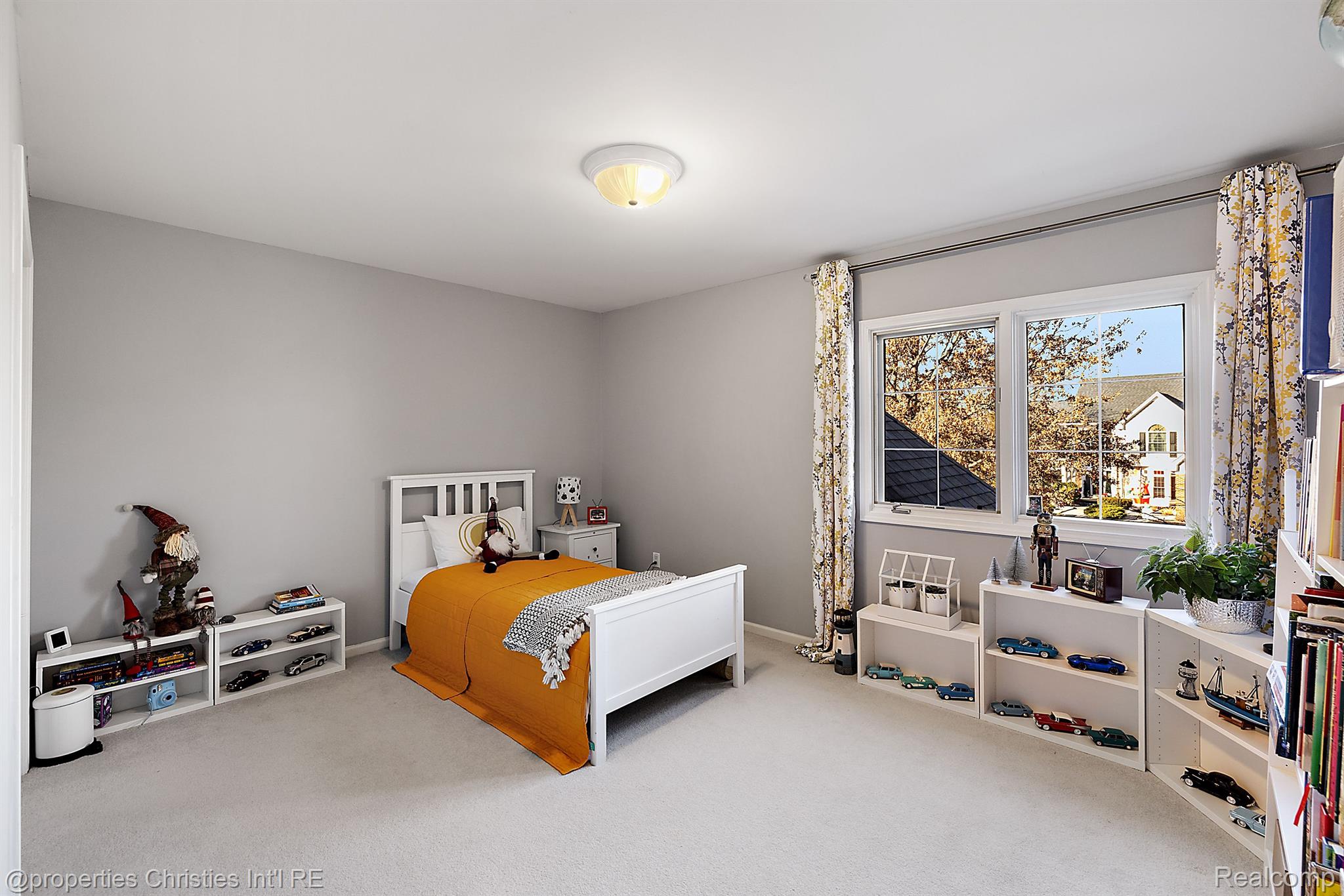 17506 Rolling Woods Circle