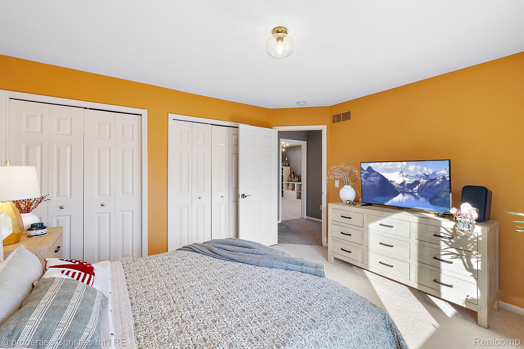 17506 Rolling Woods Circle